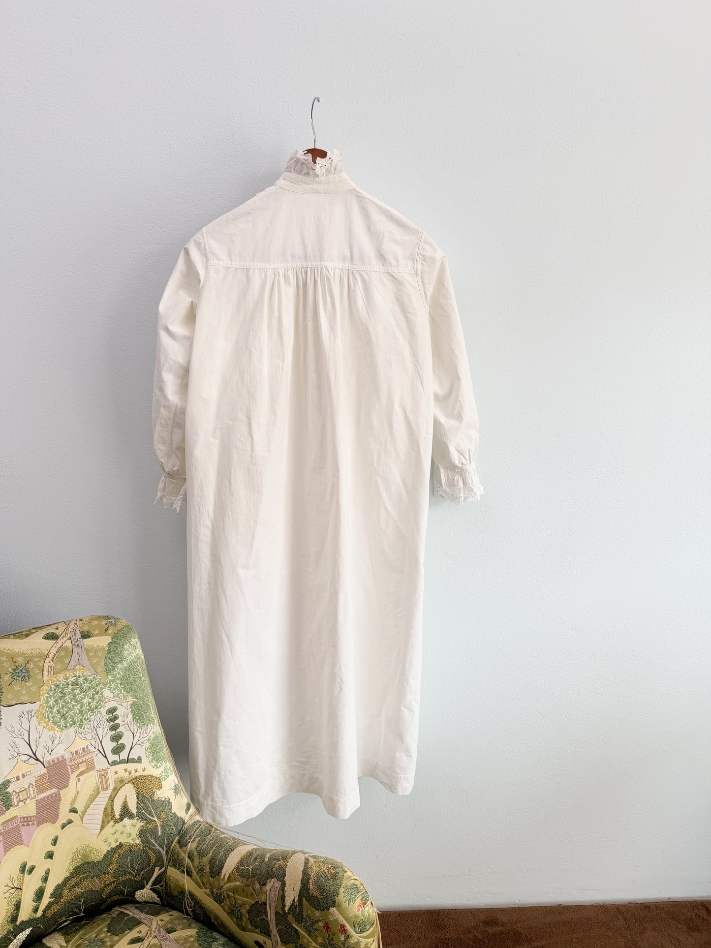 Camicia da notte antica ricamata a mano con pizzo sangallo