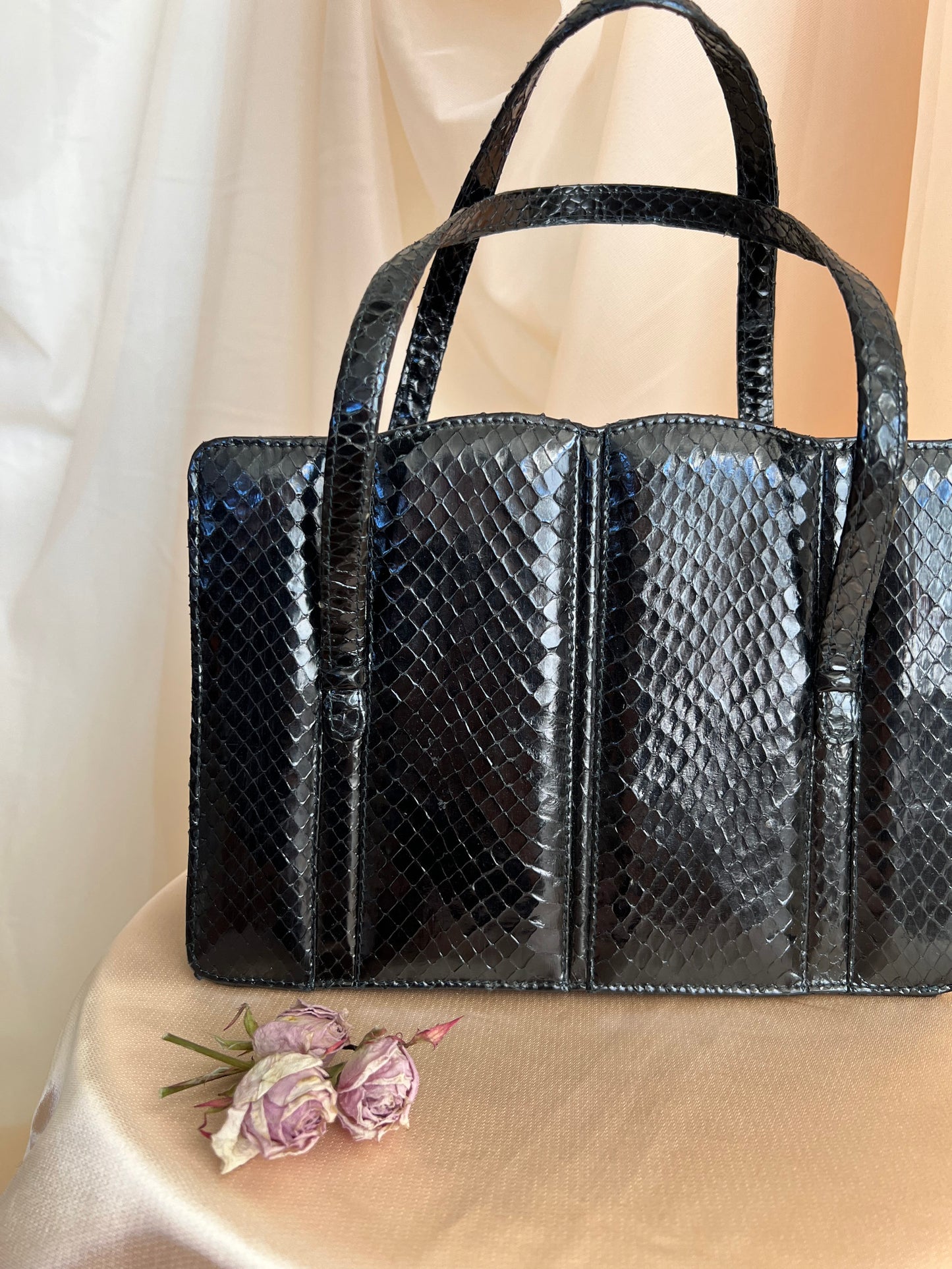 Borsa d'epoca in pitone nero anni 60.
