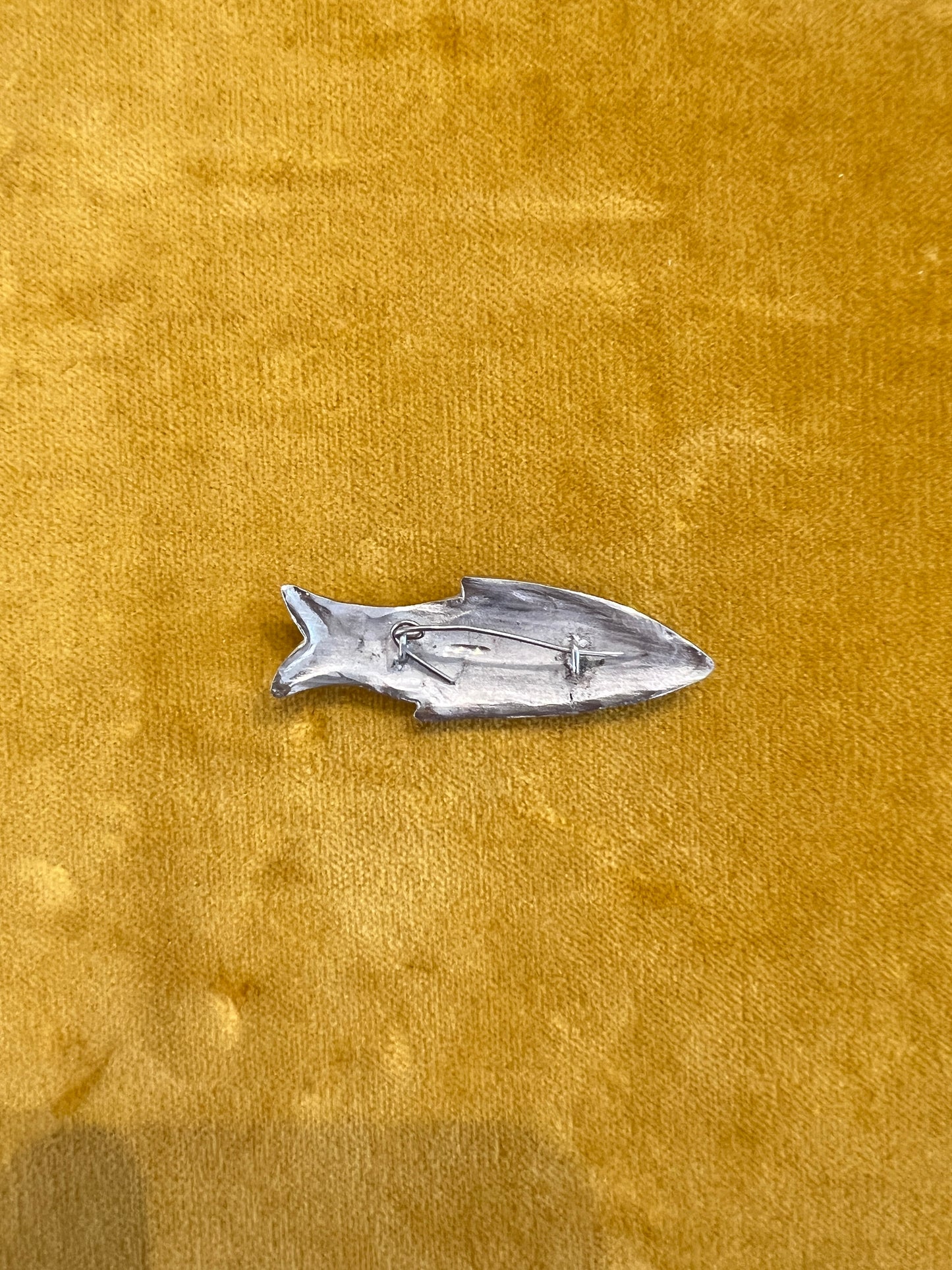 Spilla argentata a forma di pesce vintage