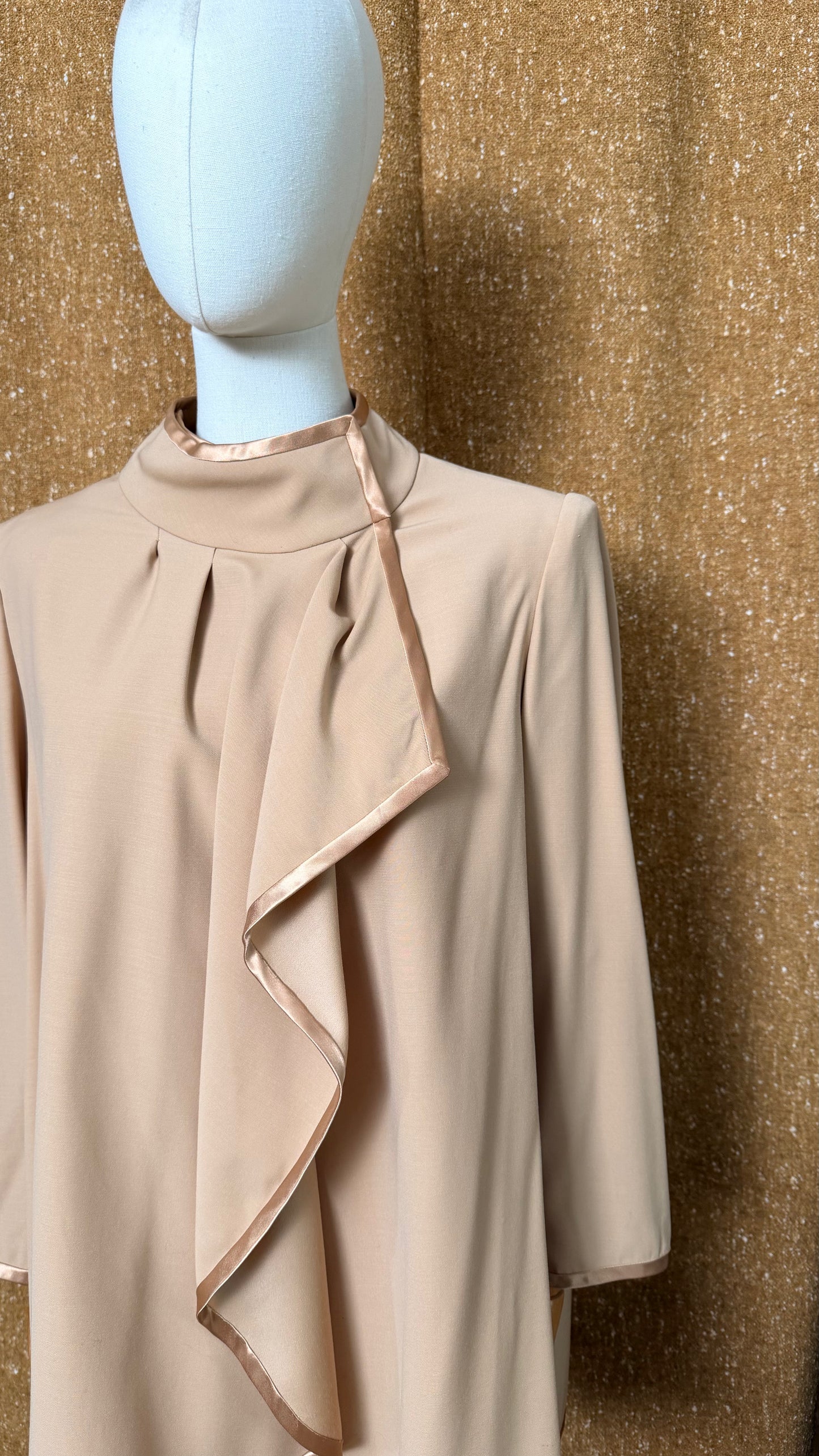 Blusa in lana con profili in seta