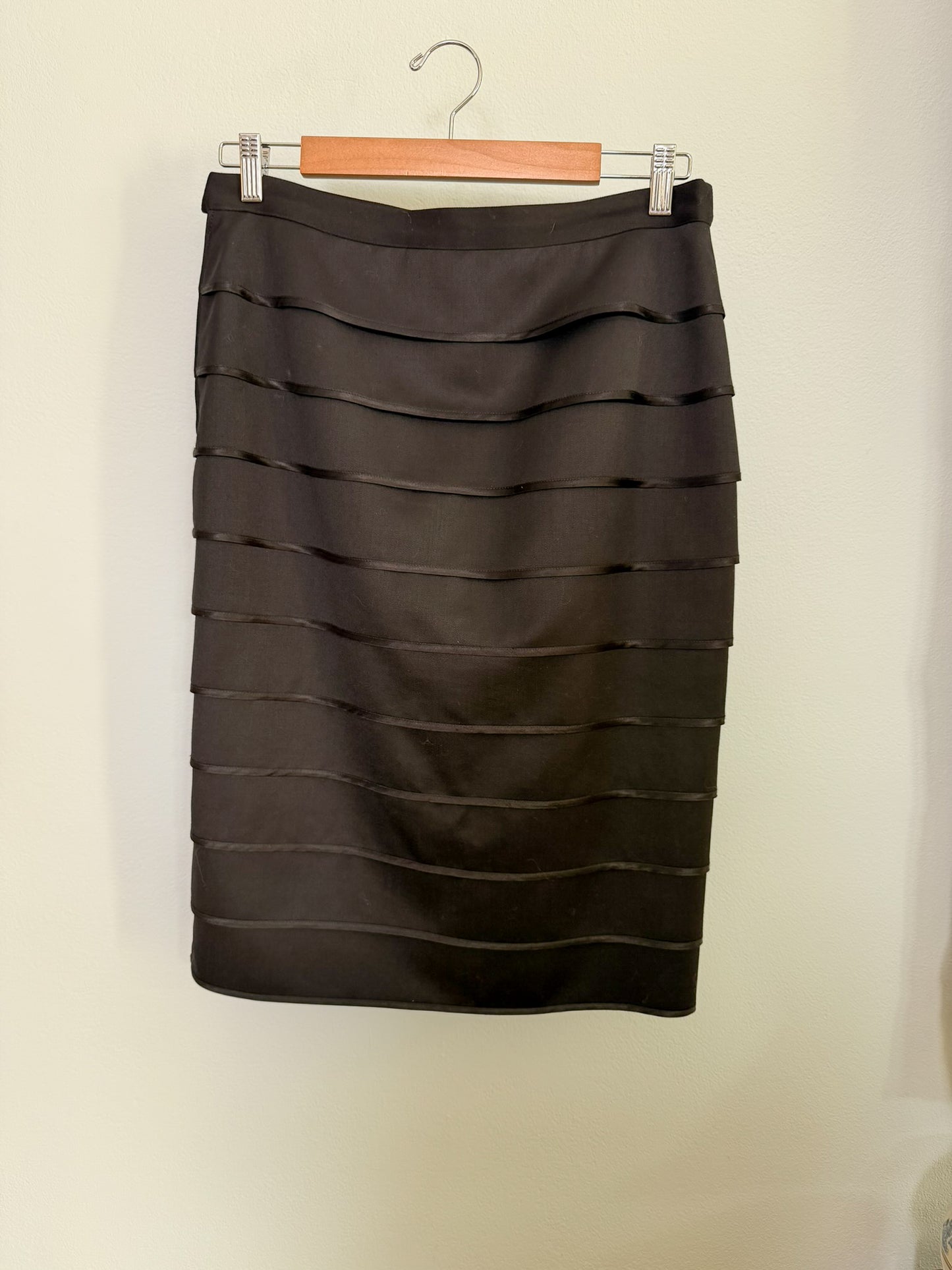 Gonna a balze in lana con bordini in raso