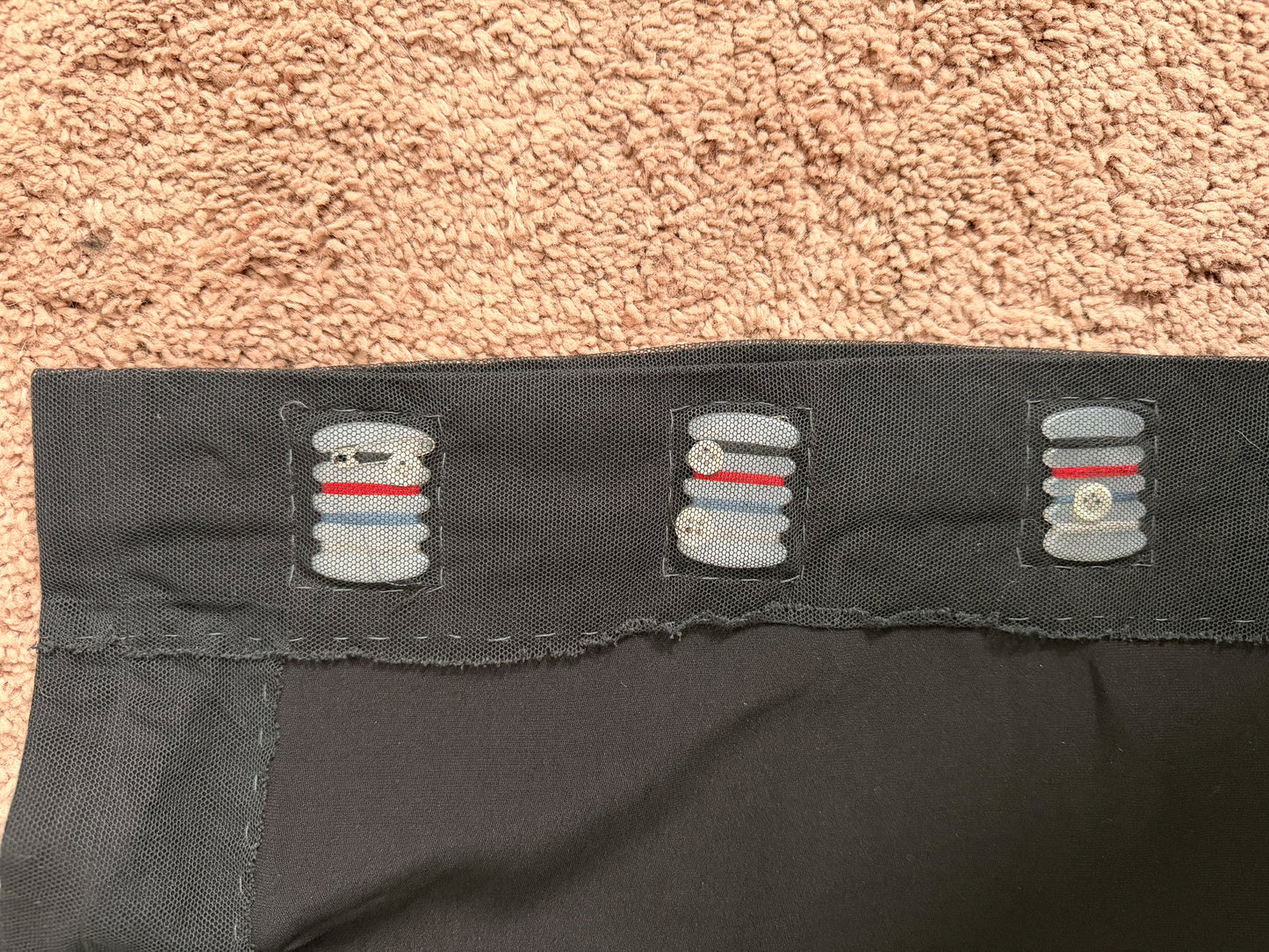 Abito Moschino "cheap and chic" con spalline con inserti imbastitura e kit cucito al fondo