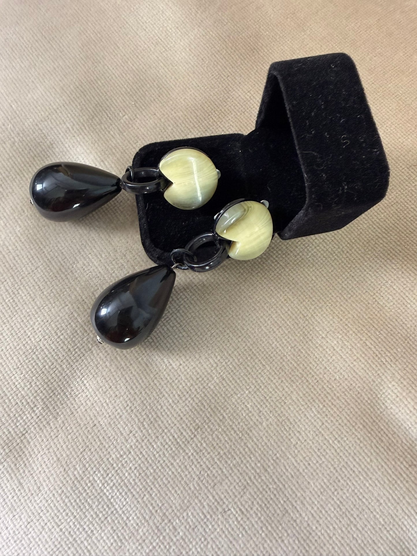 Orecchini pendenti a clip con goccia grande