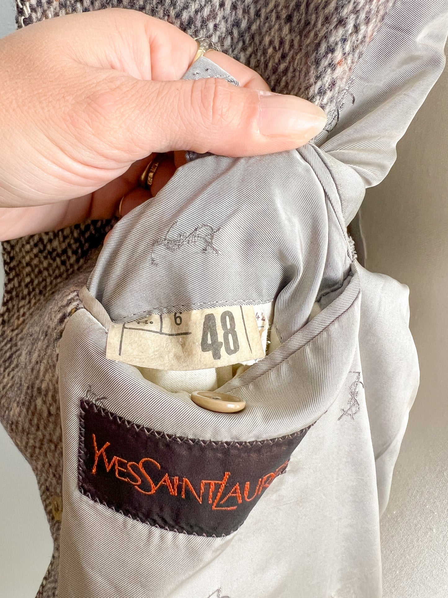 Cappotto Yves Saint Laurent uomo in lana manica raglan e bottoni a scomparsa