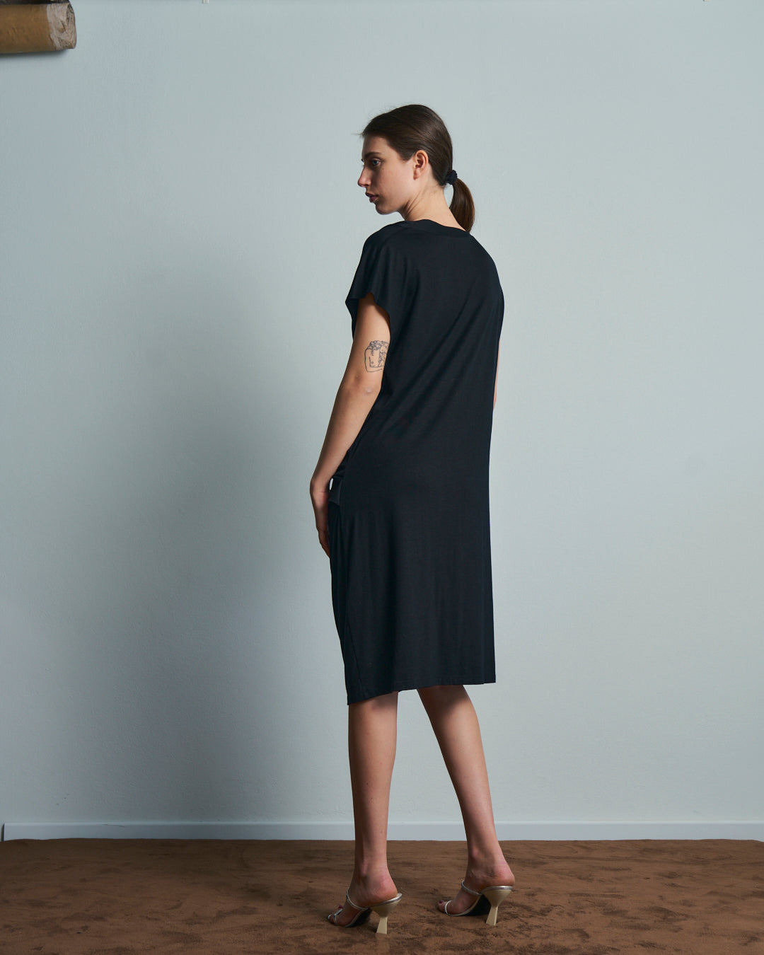 Abito DKNY anni 90 asimmetrico in jersey