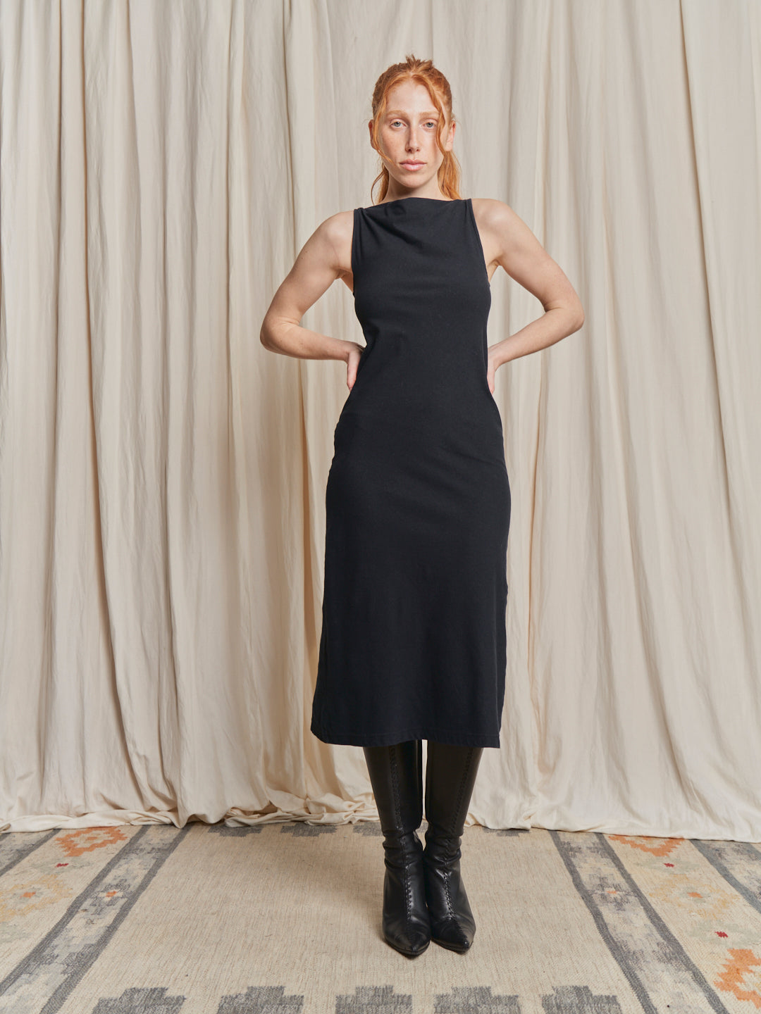Abito in jersey nero DKNY jeans con scavo cratere anni 90 taglio midi