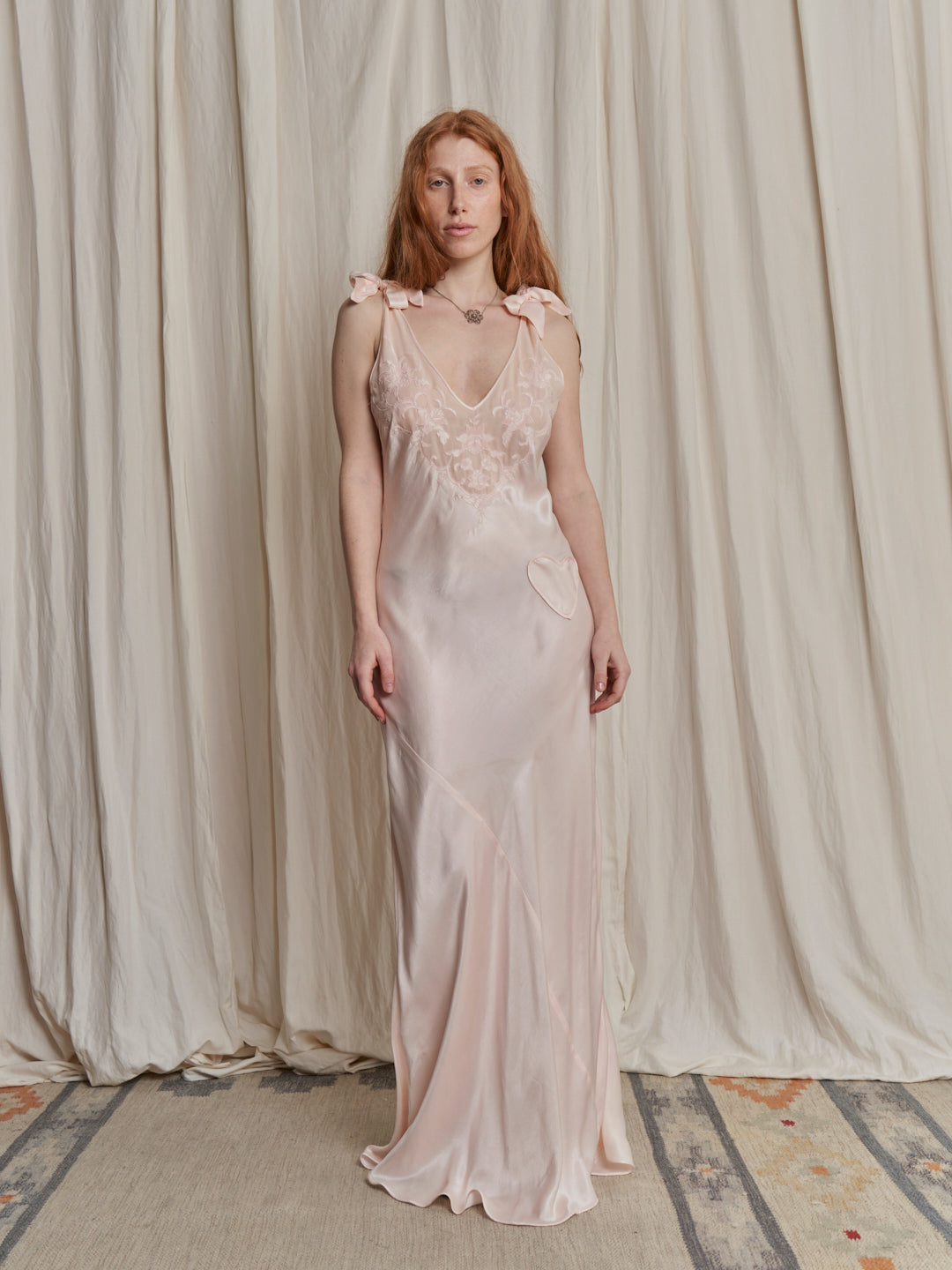 Abito lingerie anni 40 in pura seta rosa con tasca a cuore