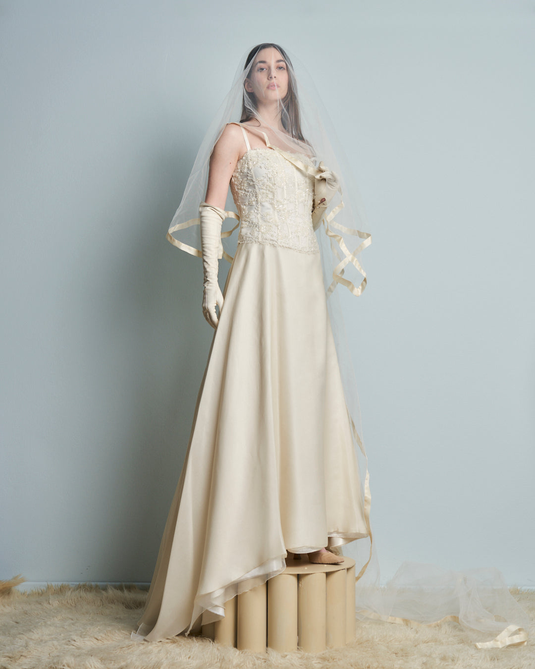 Abito da sposa bustino ricamato e gonna in pura seta anni 90