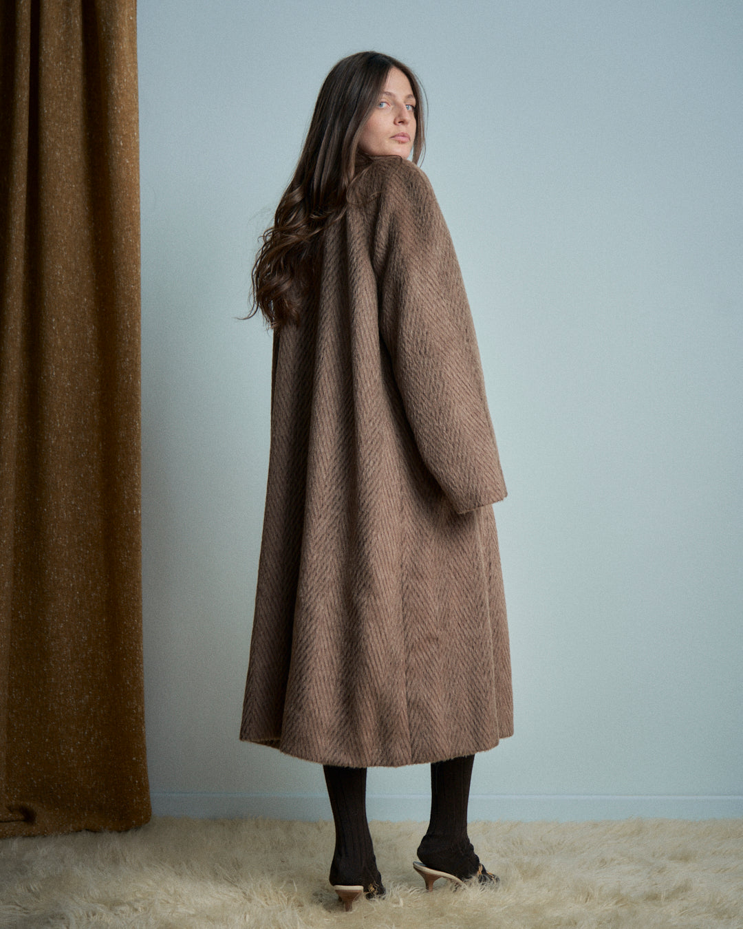 Cappotto in alpaca spigata color noce