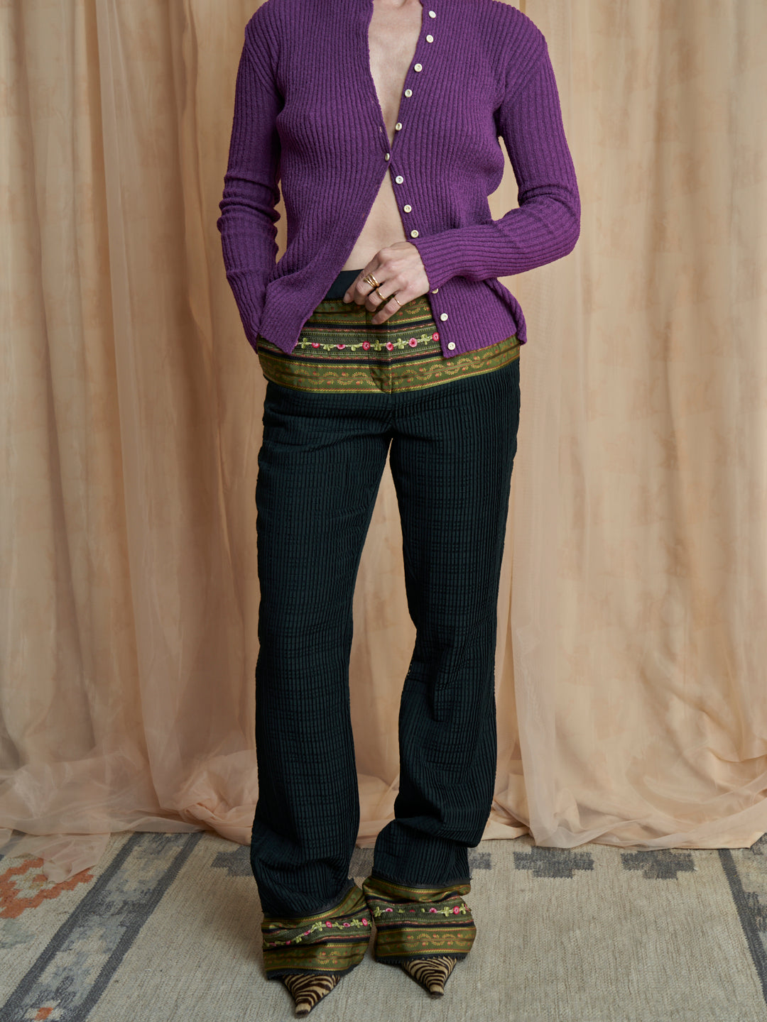 Cardigan mille bottoni viola goffrato