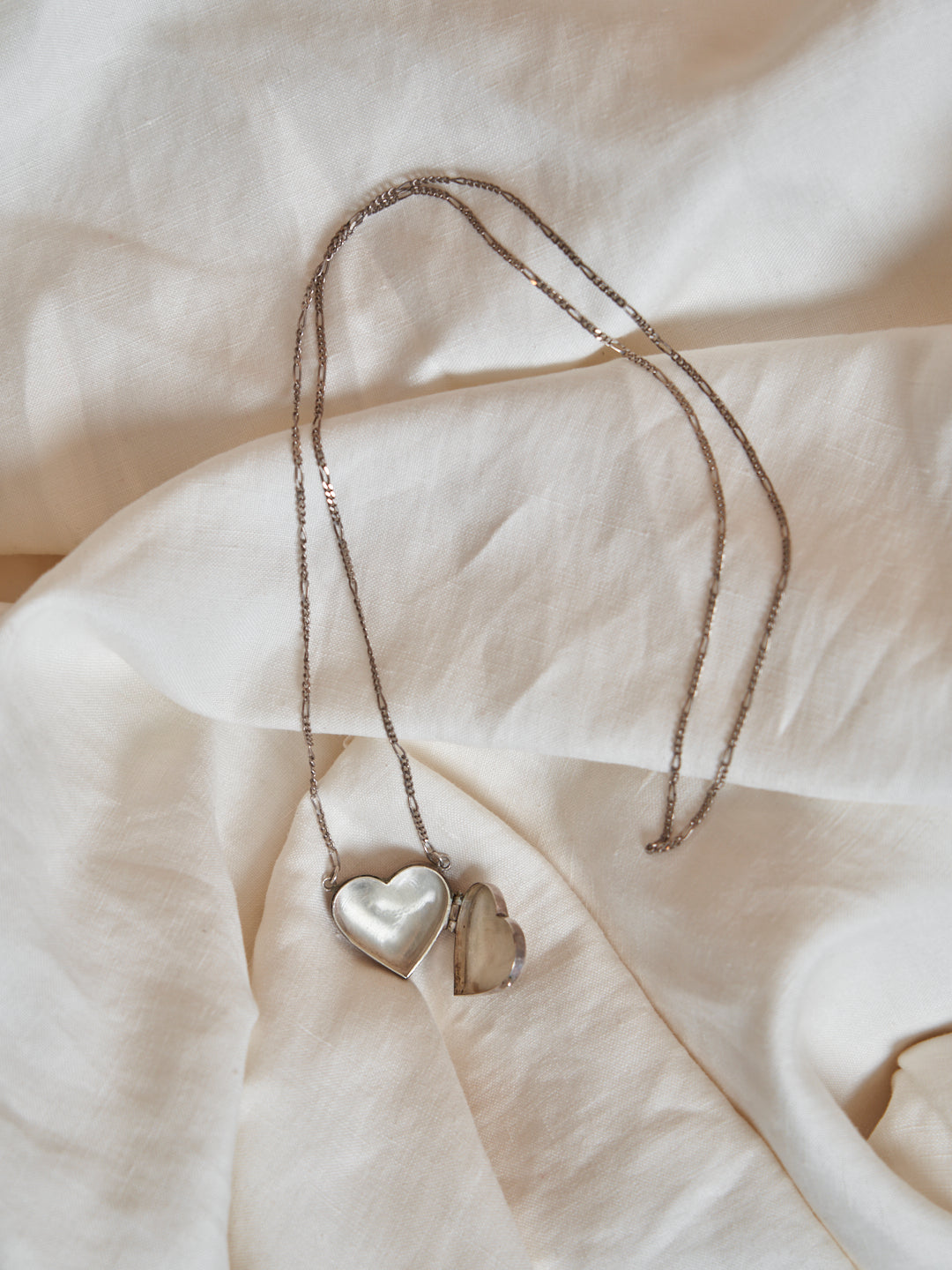 Collana antica in argento con cuore scatolina