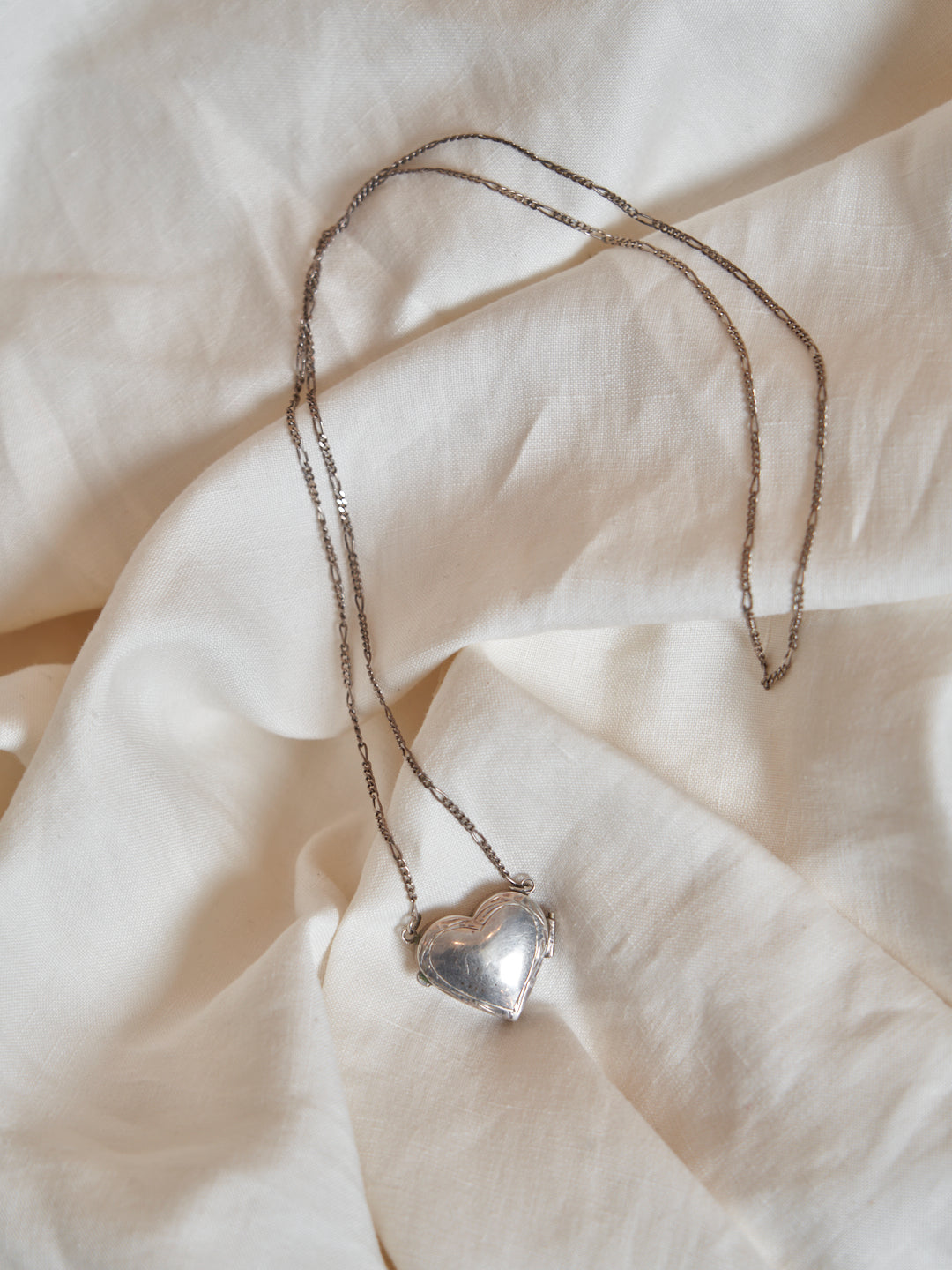 Collana antica in argento con cuore scatolina