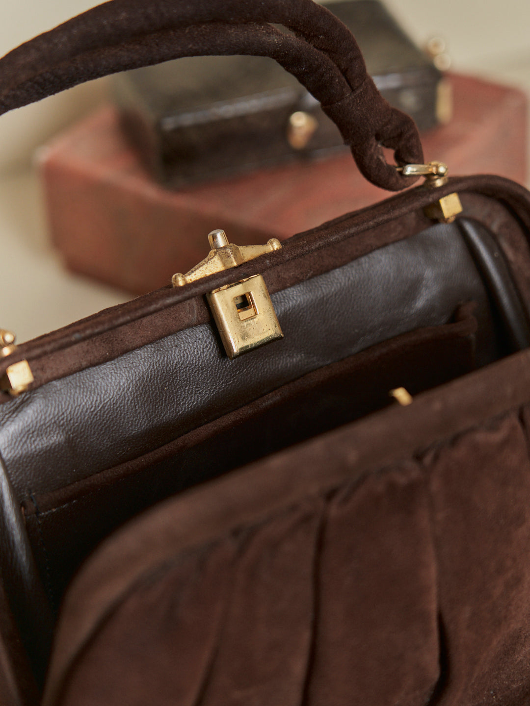 Borsa anni 60 in pelle scamosciata marrone