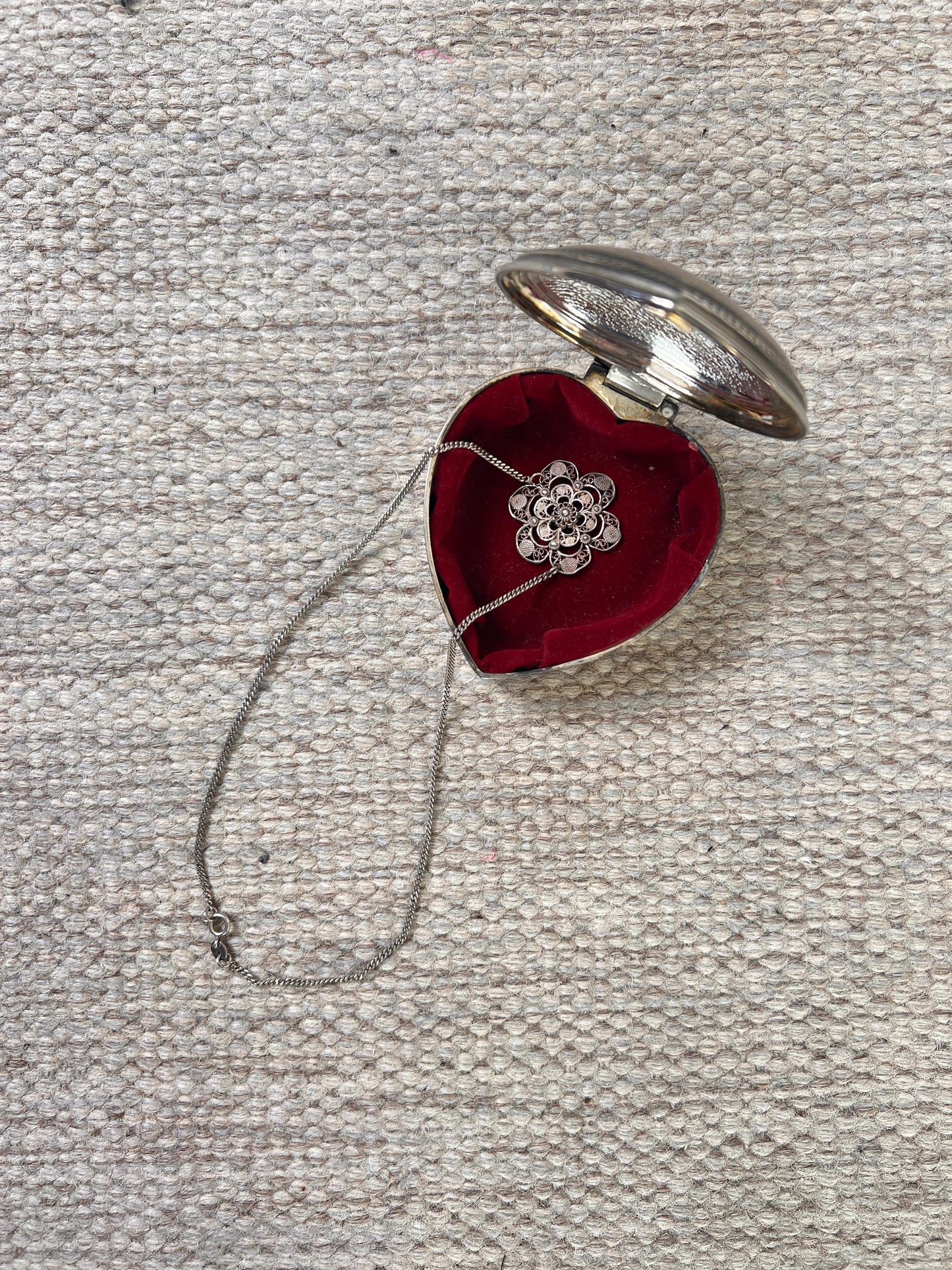 Collana girocollo in argento motivo fiore filigrana