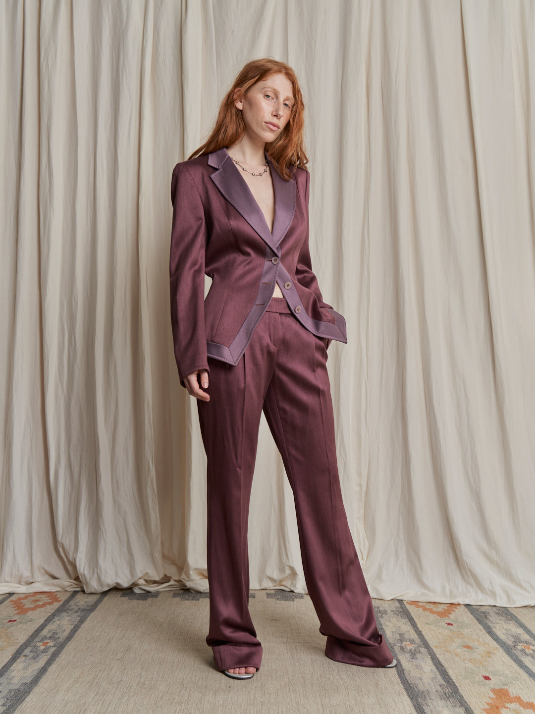 Completo in lana Antonio Berardi bordeaux con motivo sul davanti