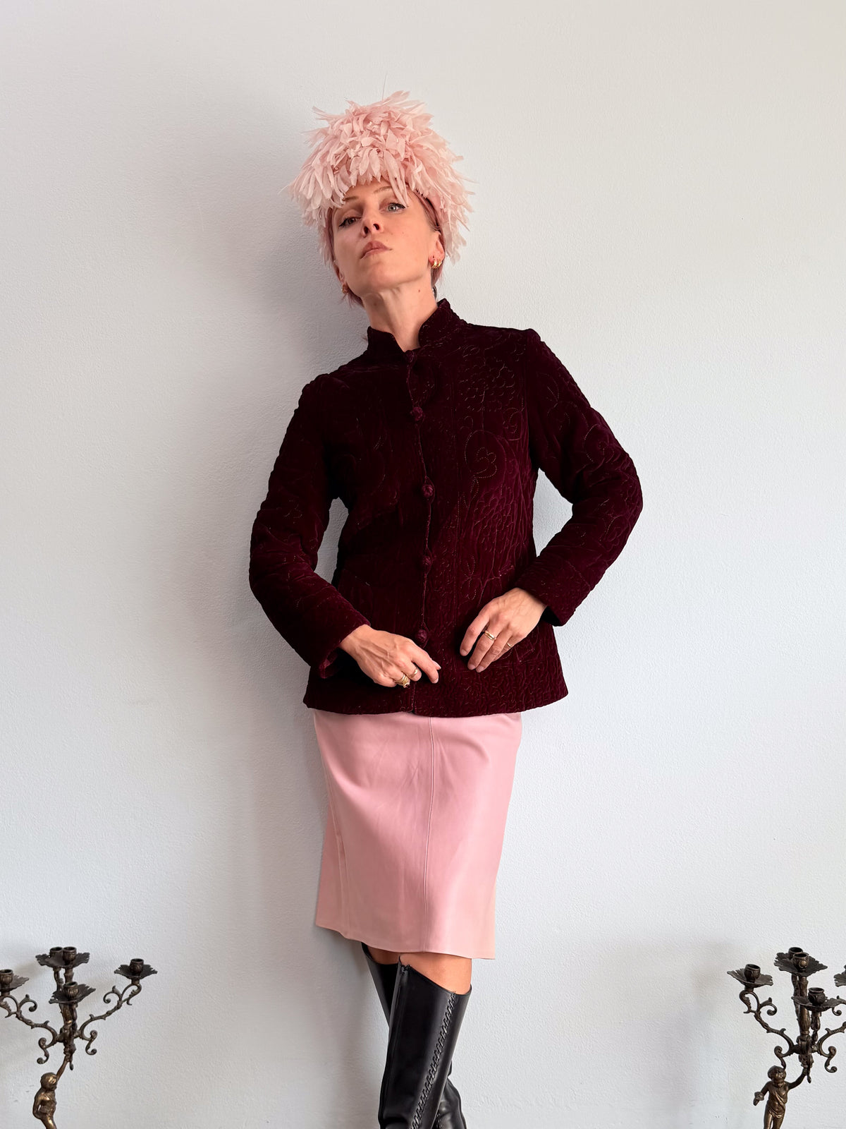 Giacca Orientale anni 70 in velluto trapuntato a fiori burgundy