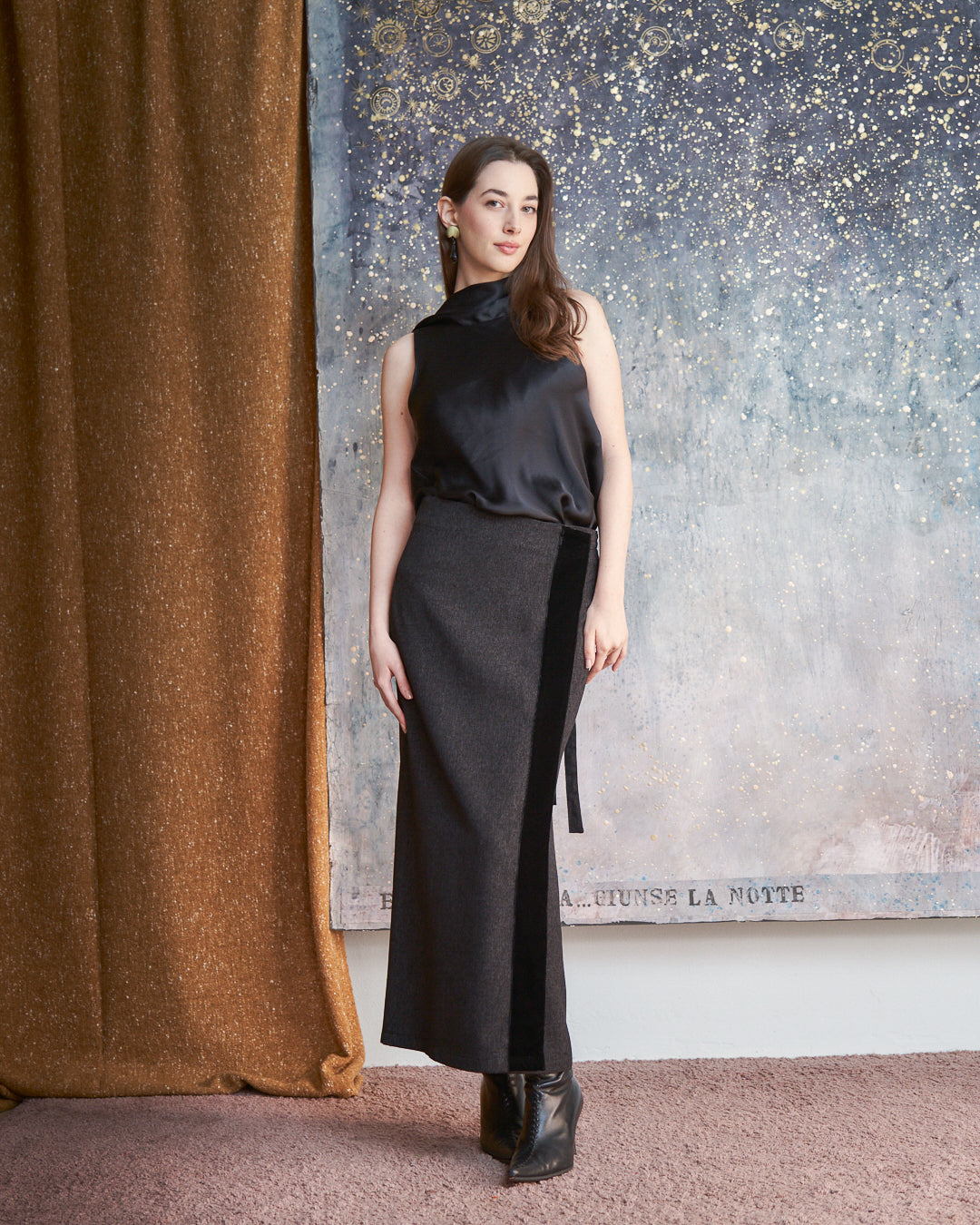 Gonna a portafogli in lana grigio antracite melange con profilo in velluto