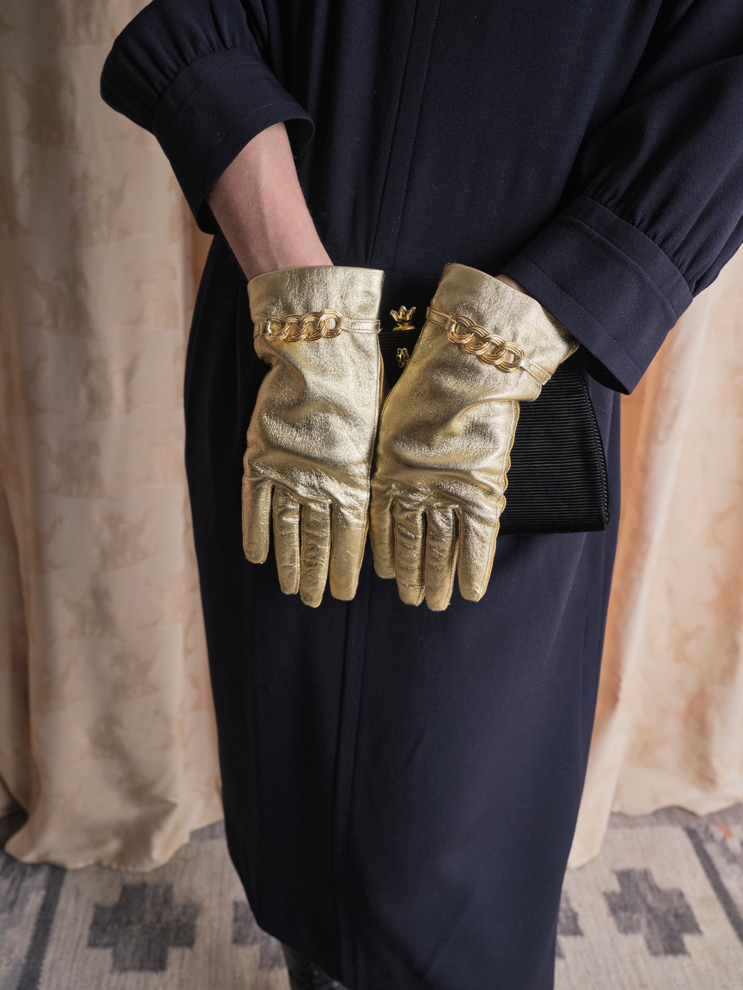 Guanti in pelle dorata