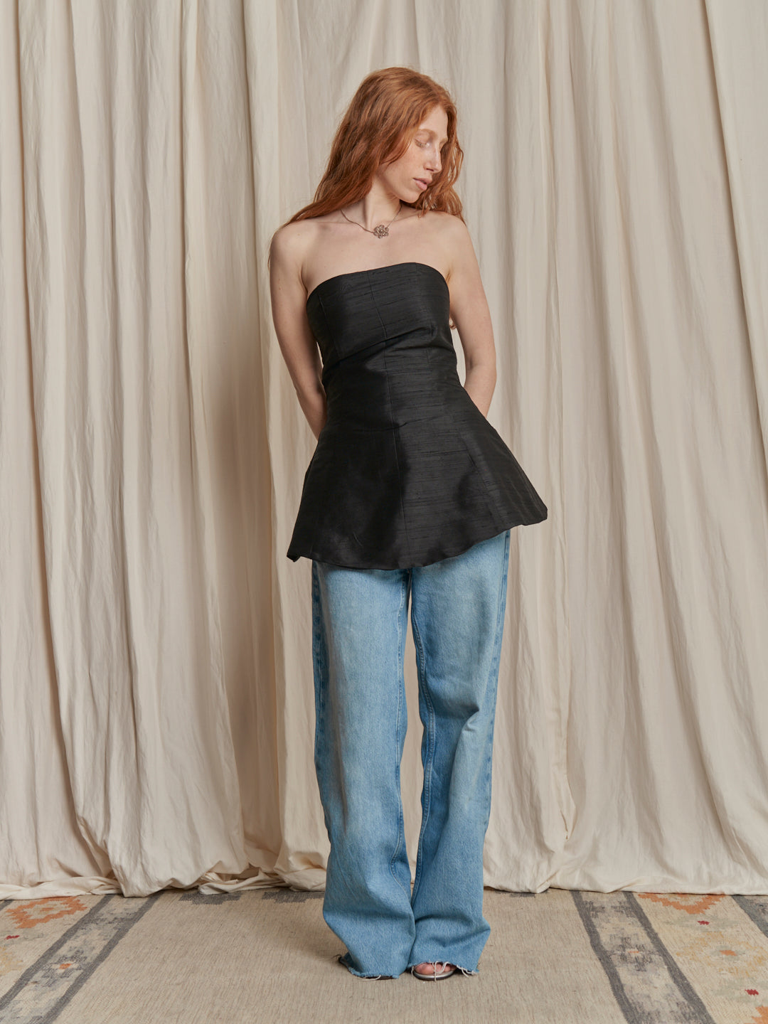 Top sartoriale in shantung di seta realizzato da Montanaro Vintage nero
