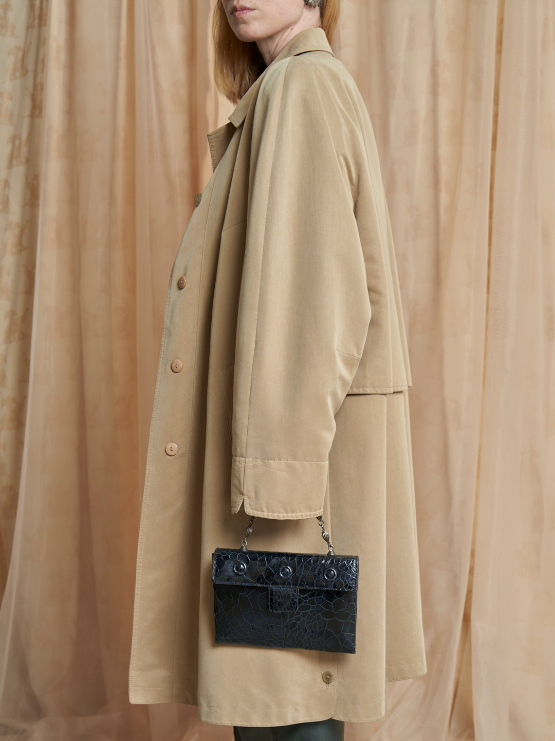 Trench in cotone con spacchi e tasche e bottoni a scomparsa
