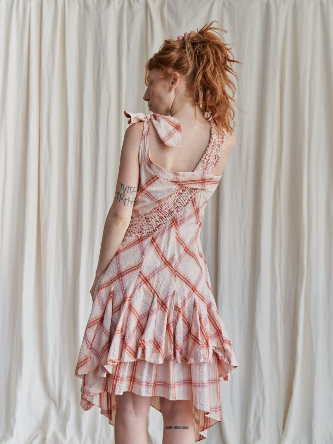Abito Antonio Berardi ss1997 intrecciato a mano con balze a palloncino