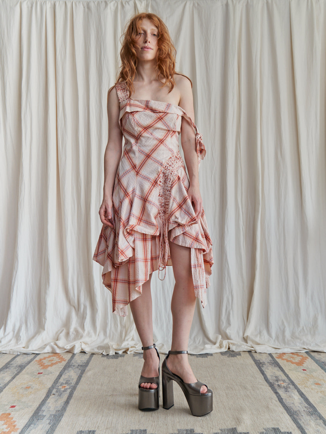 Abito Antonio Berardi ss1997 intrecciato a mano con balze a palloncino