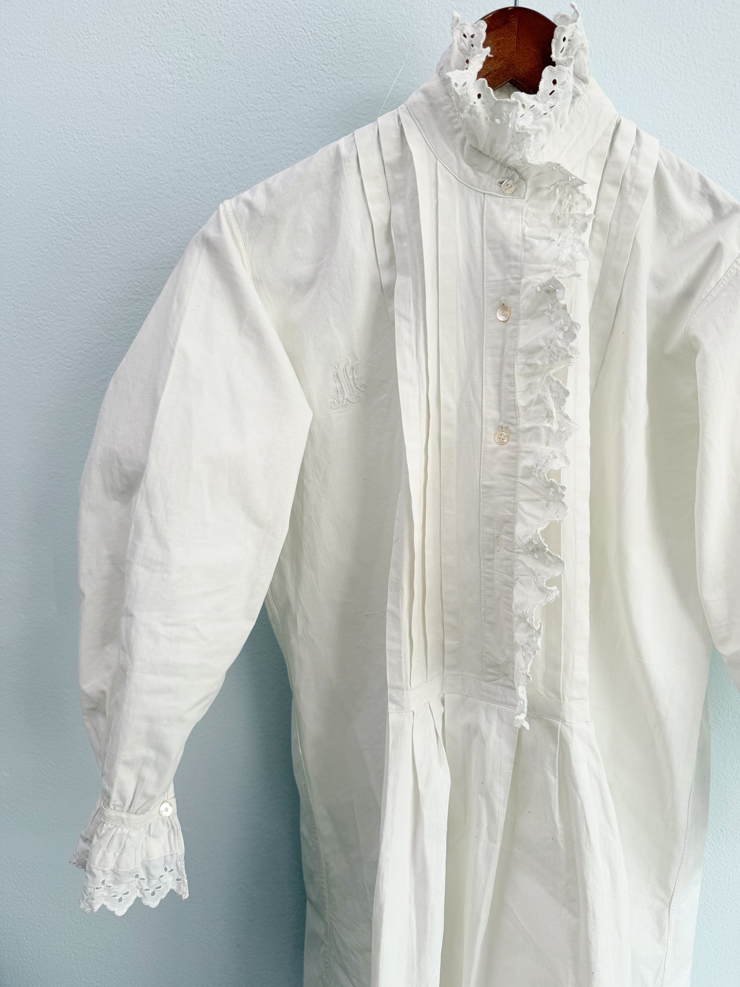 Camicia da notte antica ricamata a mano con pizzo sangallo