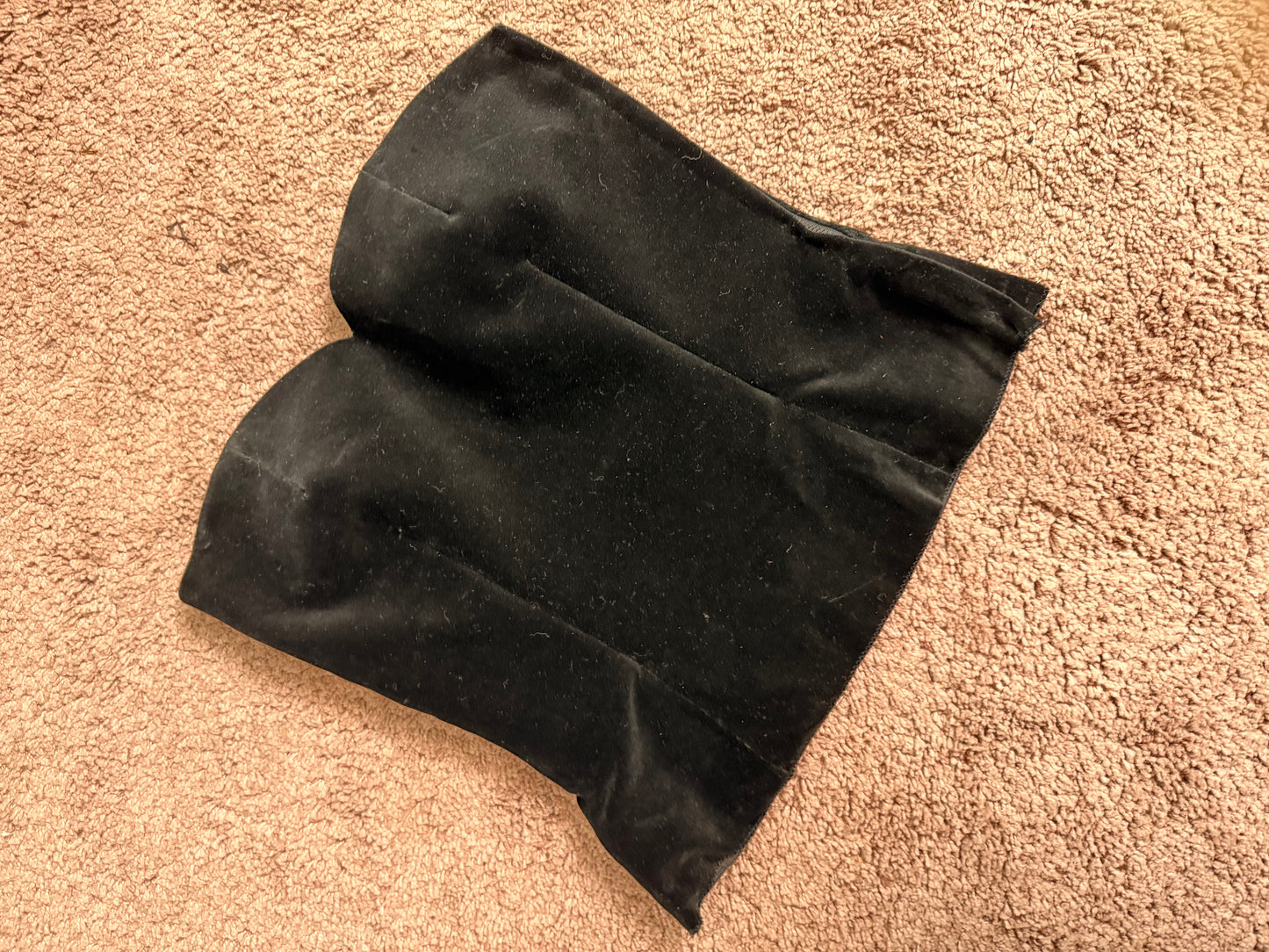 top in velluto sartoriale scavo cuore con coppe interne