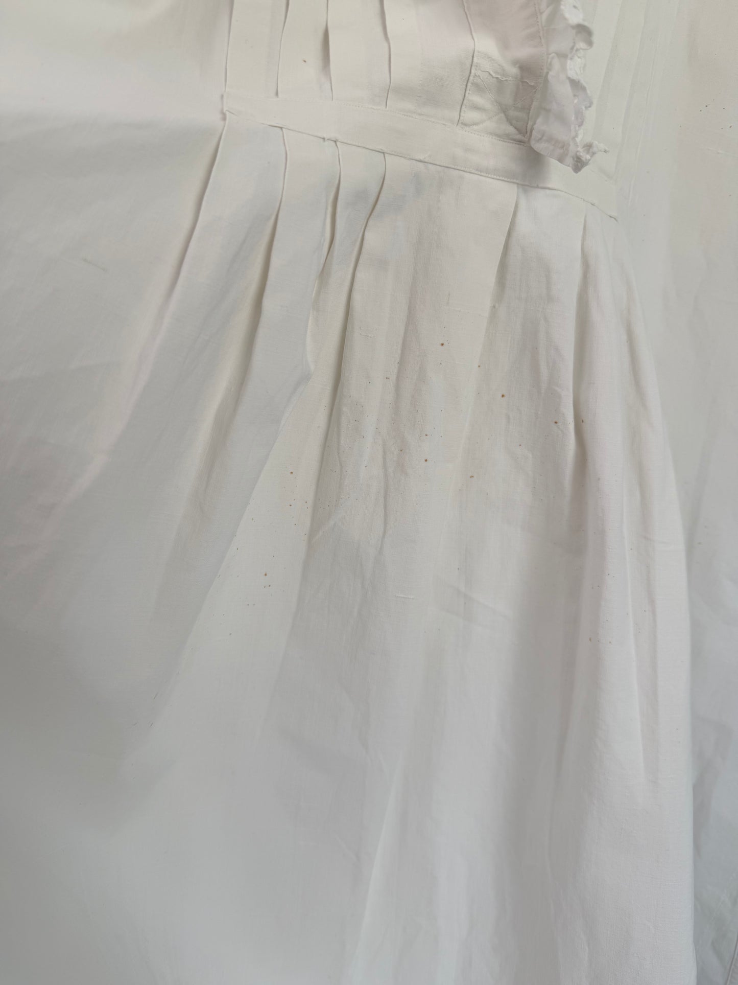 Camicia da notte antica ricamata a mano con pizzo sangallo