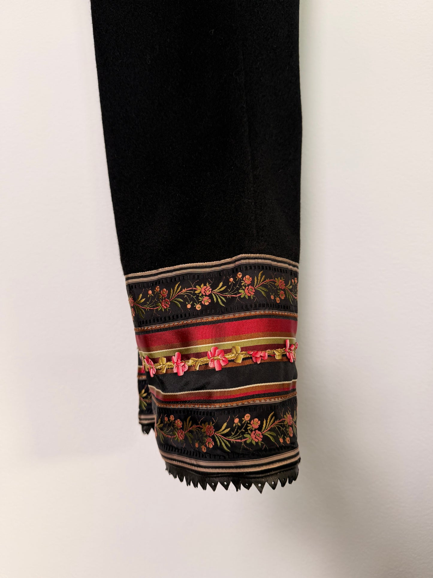 Pantaloni Antonio Berardi in cashmere con bordo grosgrain e inserti in pelle