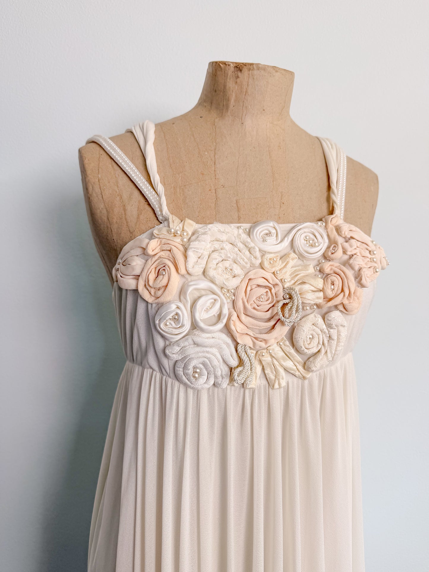 Abito da sposa con mantella