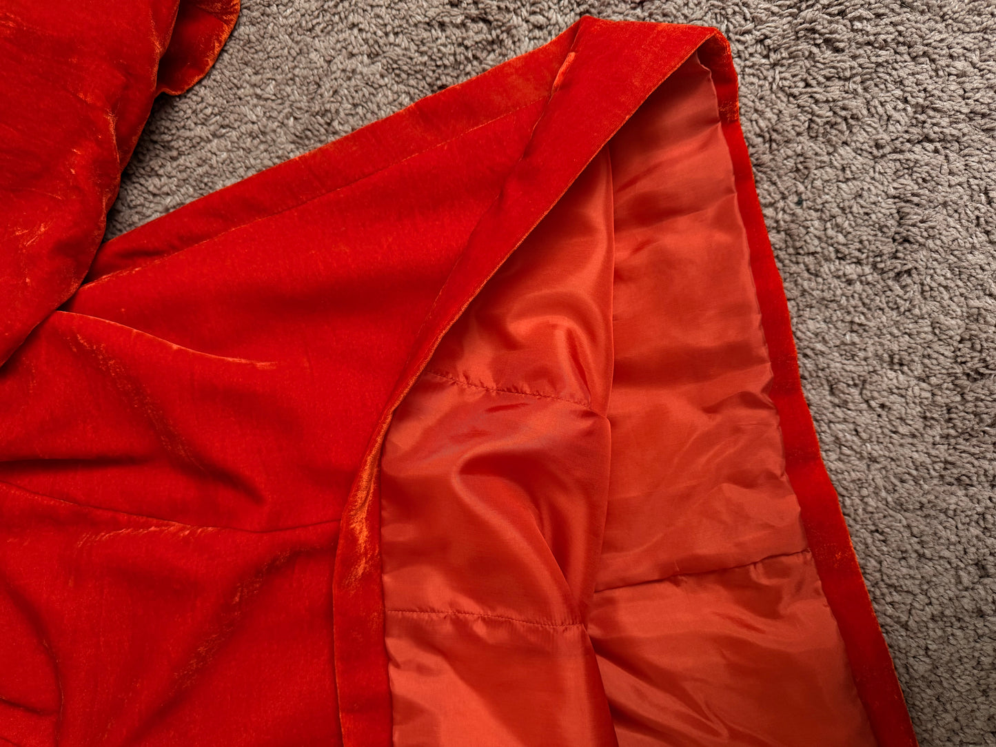 Blusa sartoriale in velluto di seta arancio-rossastro anni 70