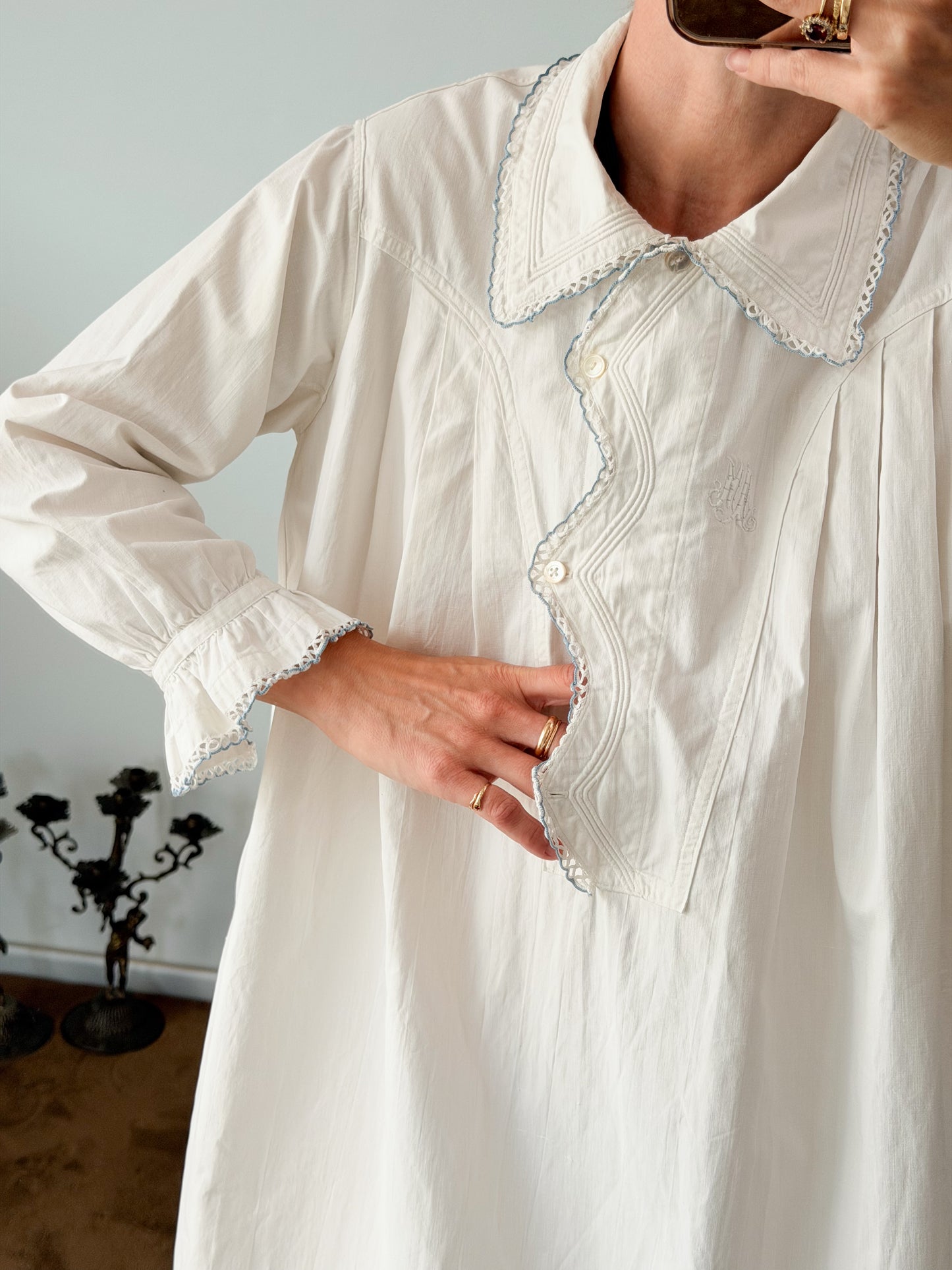 Camicia da notte antica ricamata a mano con motivi a punta e pizzo tombolo