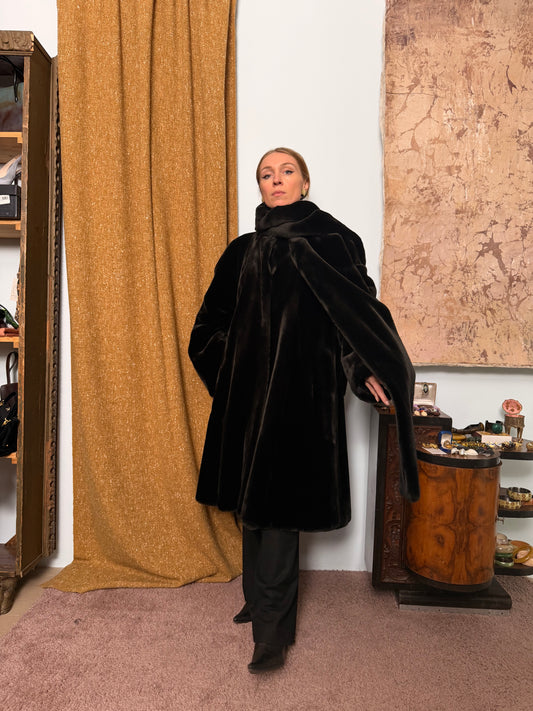 Pelliccia ecologica nera con sciarpa