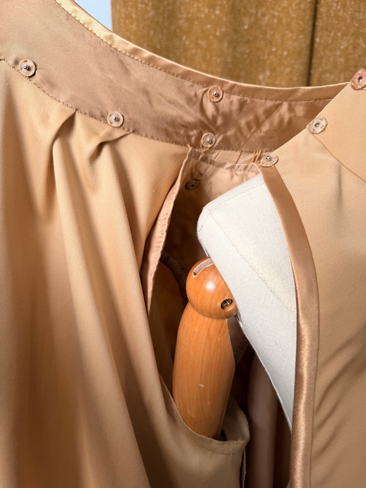 Blusa in lana con profili in seta