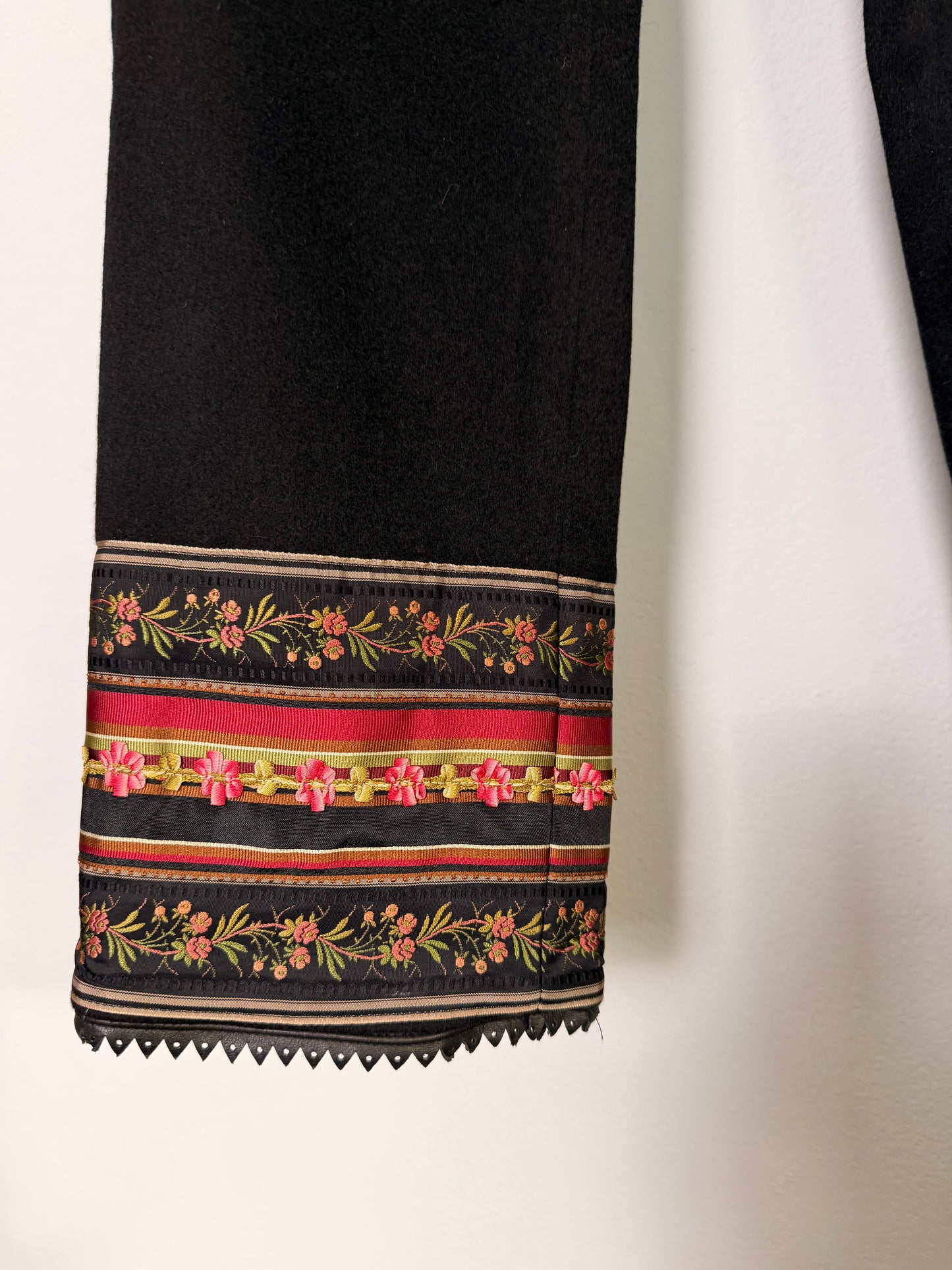 Pantaloni Antonio Berardi in cashmere con bordo grosgrain e inserti in pelle