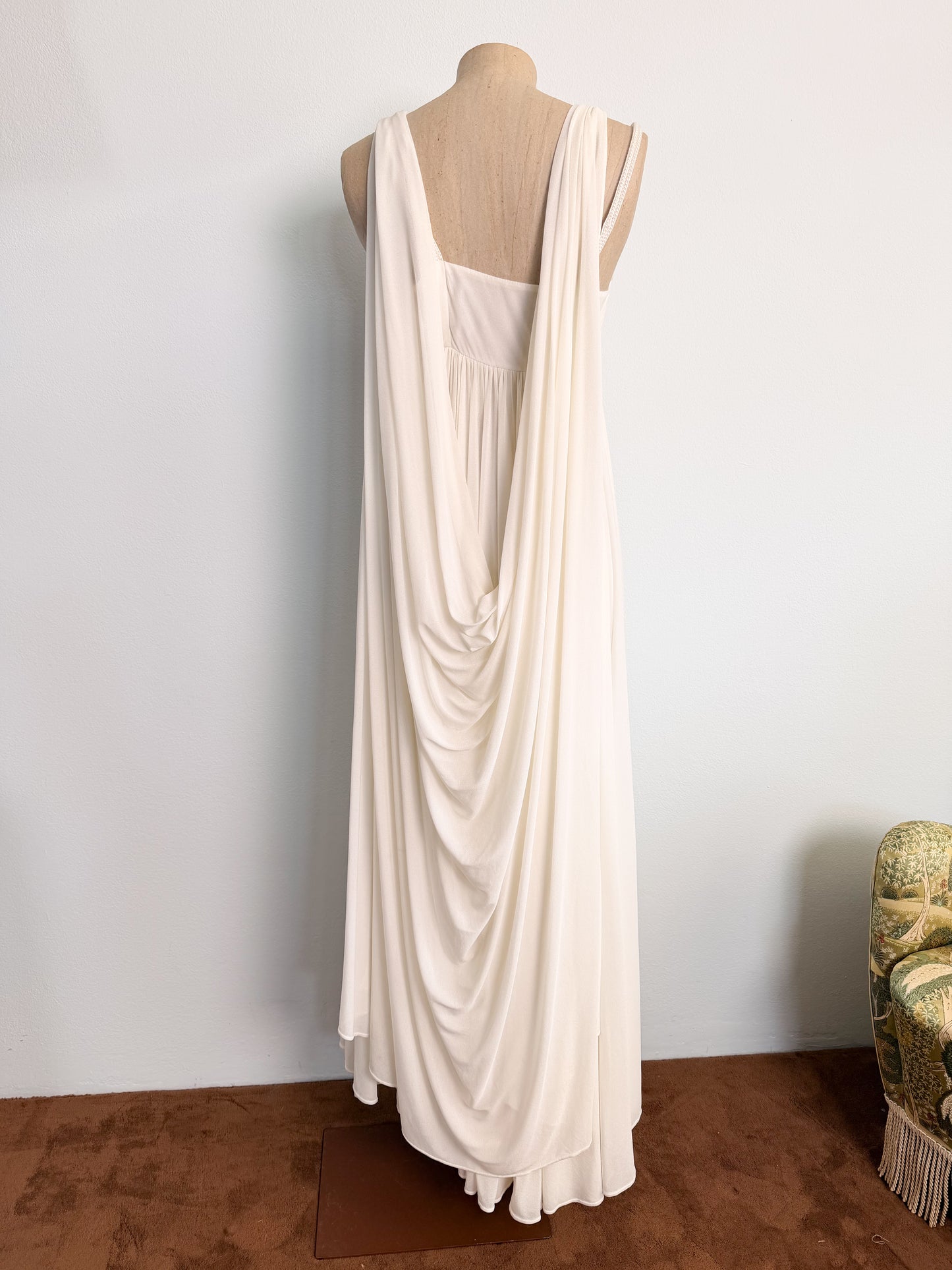 Abito da sposa con mantella