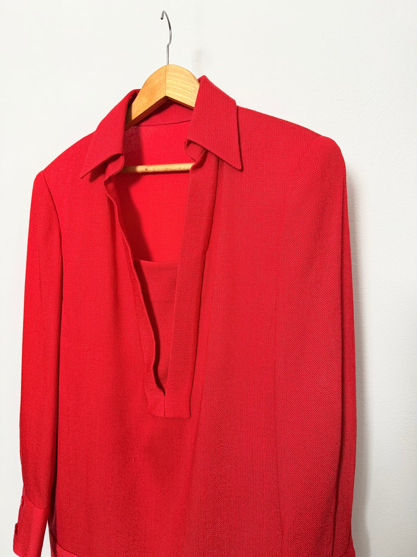 Blusa sartoriale con scollo a V e colletto anni 70