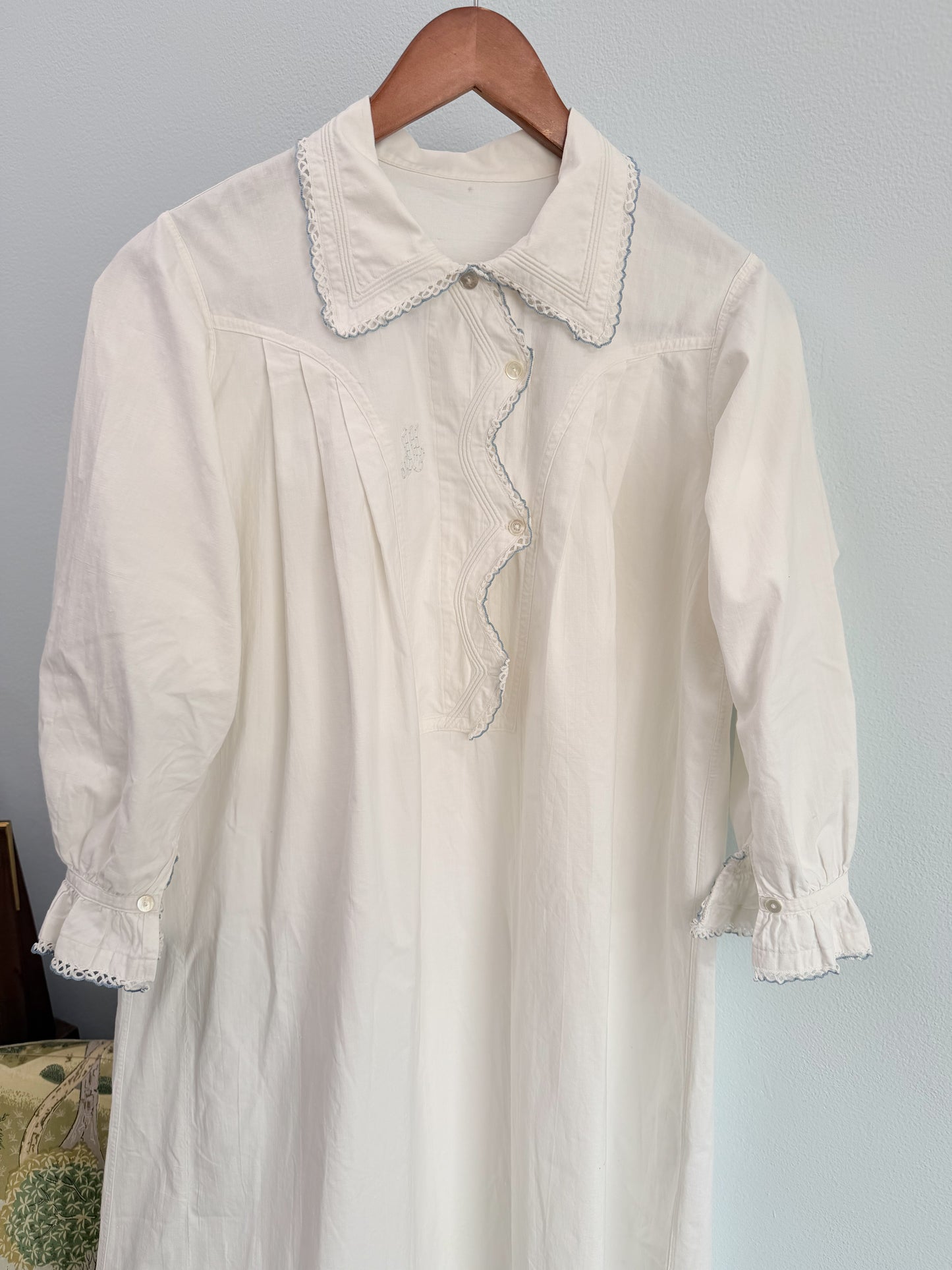 Camicia da notte antica ricamata a mano con motivi a punta e pizzo tombolo