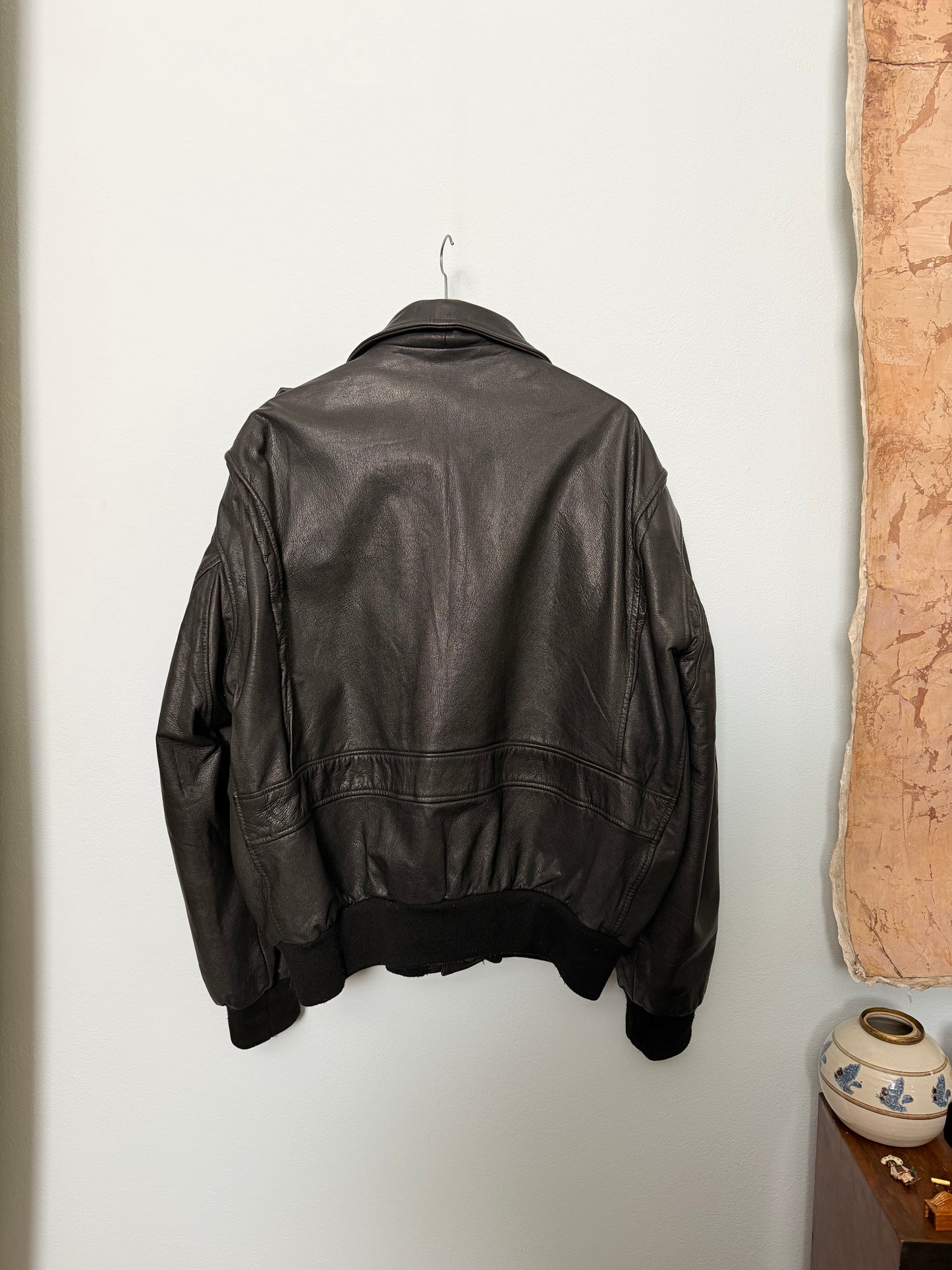 Bomber in pelle maschile con costine in lana e tasconi