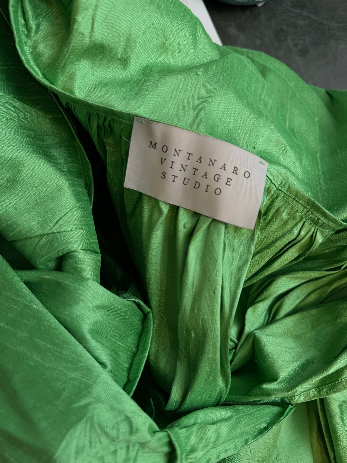 Set "Marisa" in shantung di seta verde mela, realizzato da Montanaro Vintage