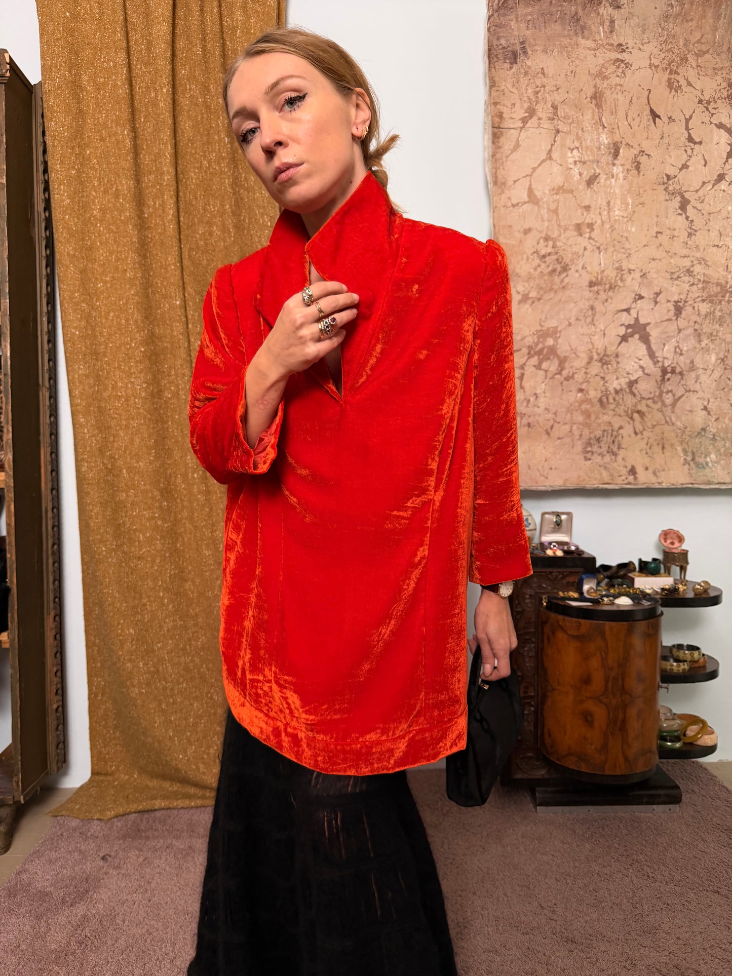 Blusa sartoriale in velluto di seta arancio-rossastro anni 70