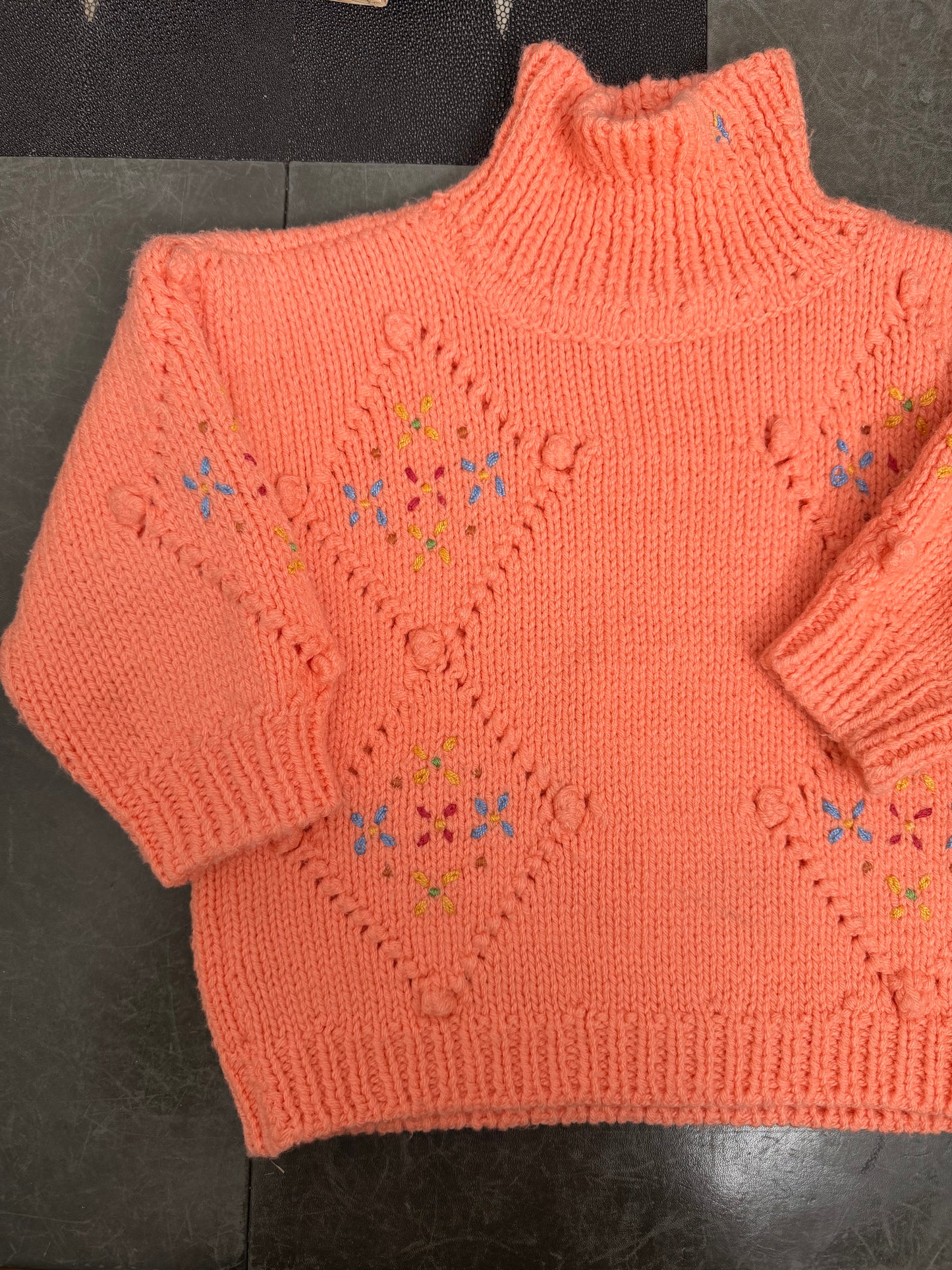 Maglia lupetto bimba in lana fatta a mano