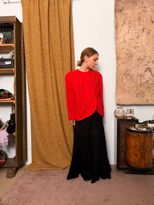 Giacca sartoriale anni 80 rossa con profili in seta e motivo ondulato davanti