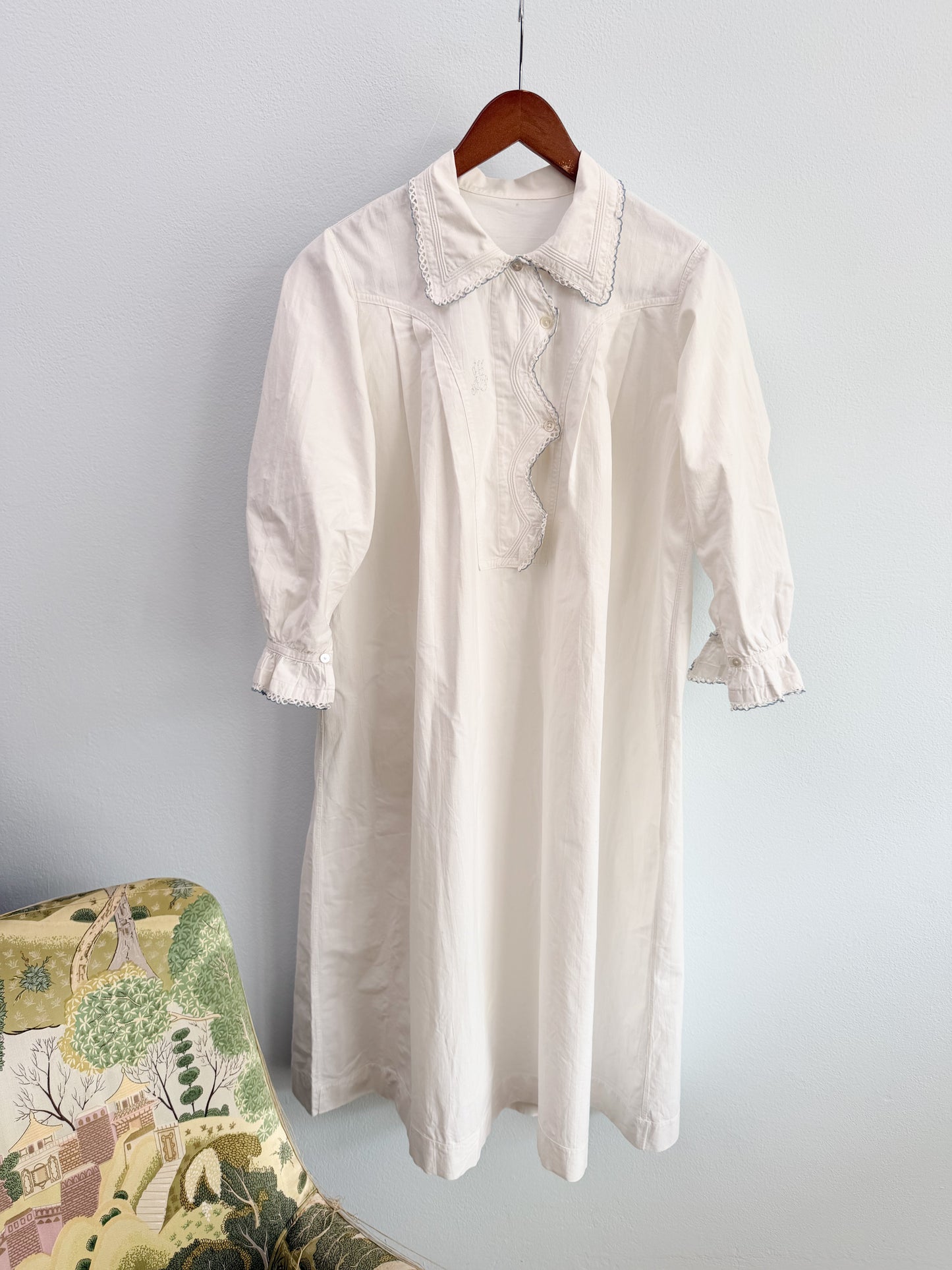 Camicia da notte antica ricamata a mano con motivi a punta e pizzo tombolo