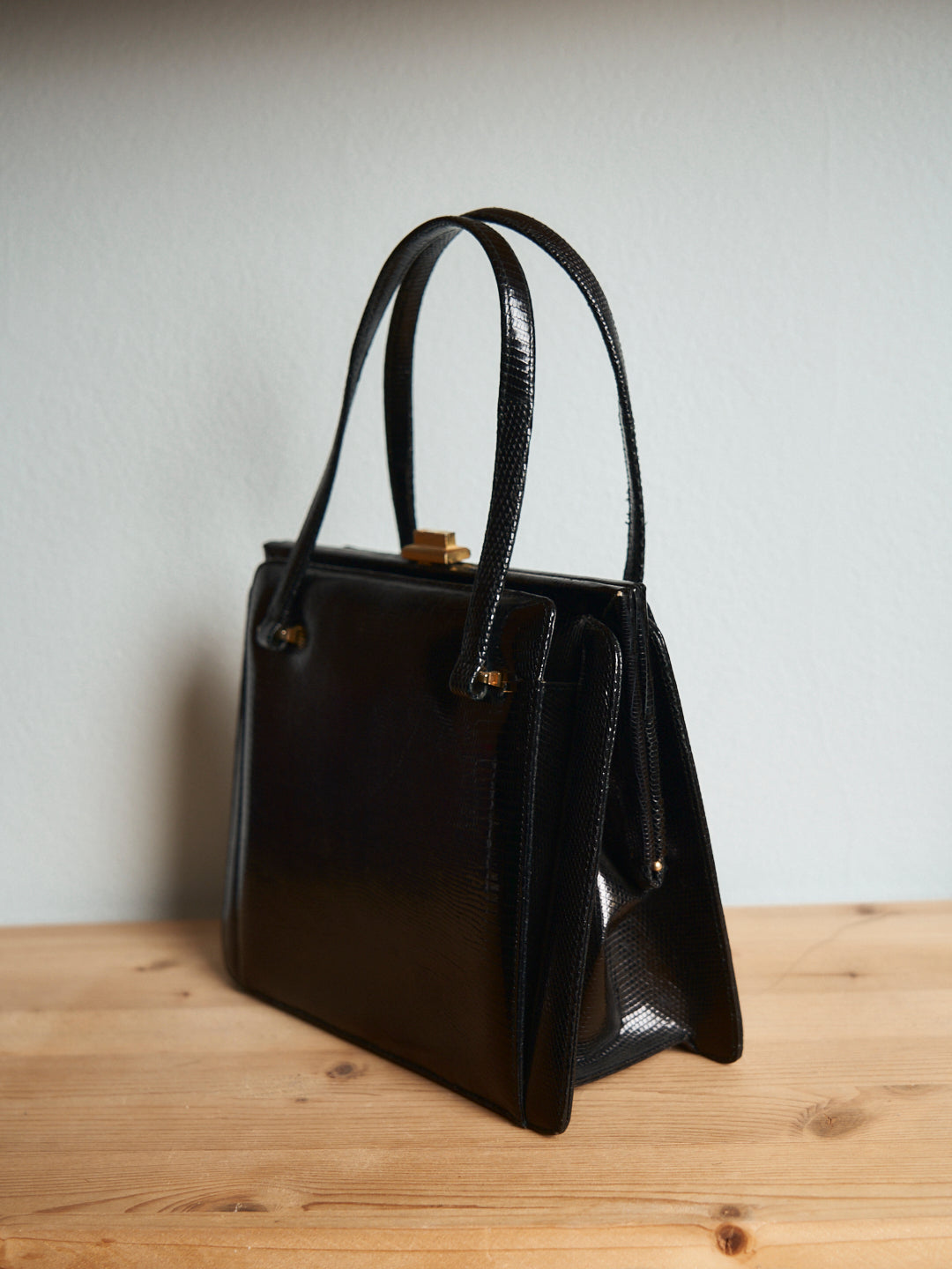 Borsa anni 60 in lucertola lucida nera