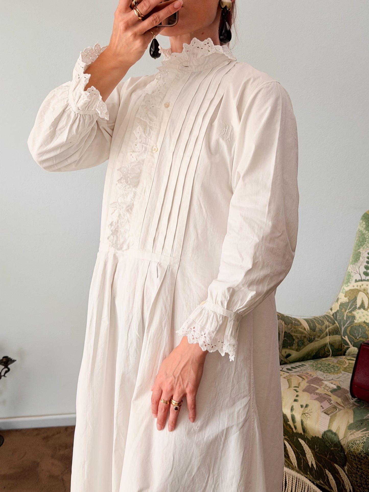 Camicia da notte antica ricamata a mano con pizzo sangallo