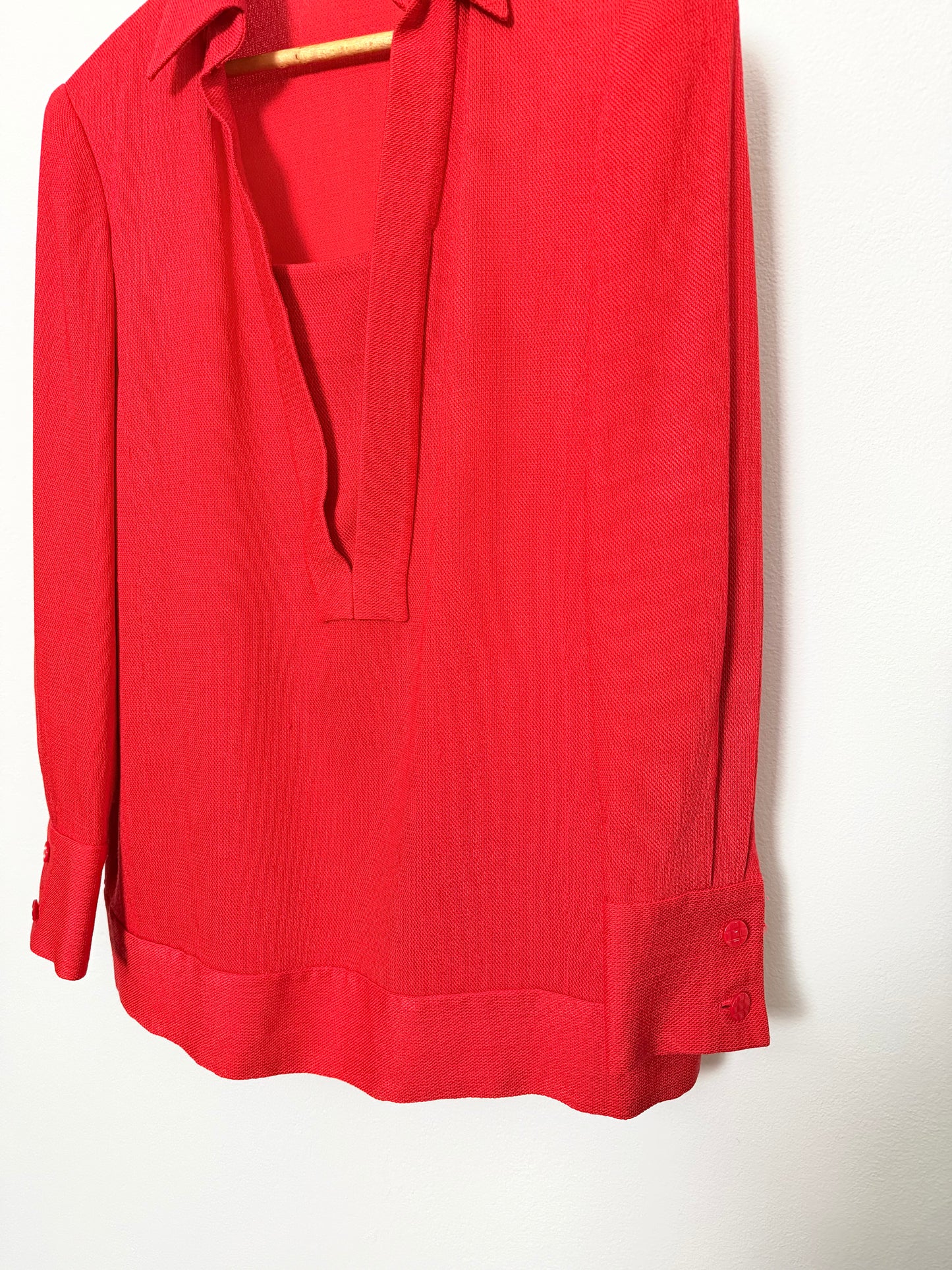 Blusa sartoriale con scollo a V e colletto anni 70