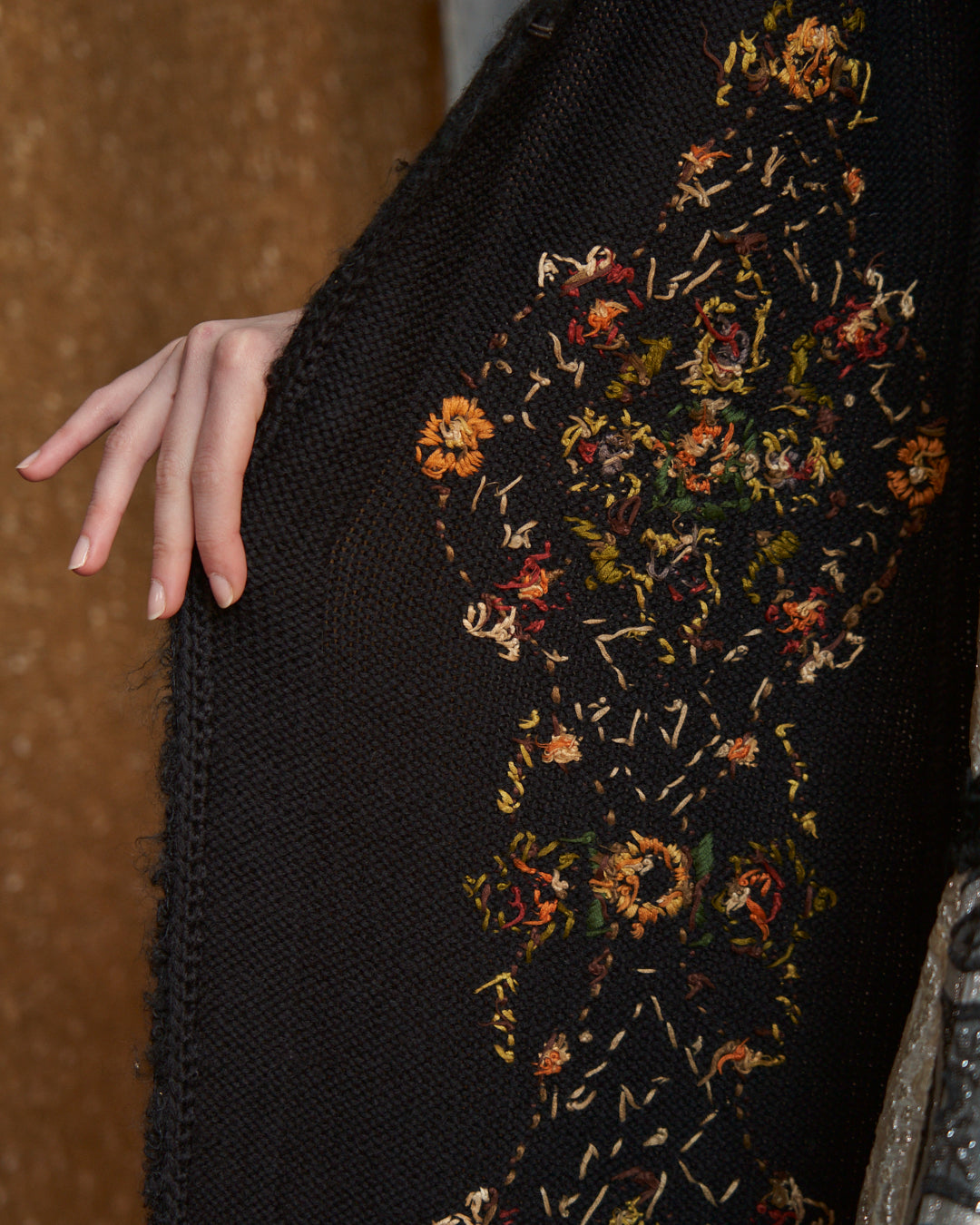 Cardigan lungo in lana e mohair ricamato a mano