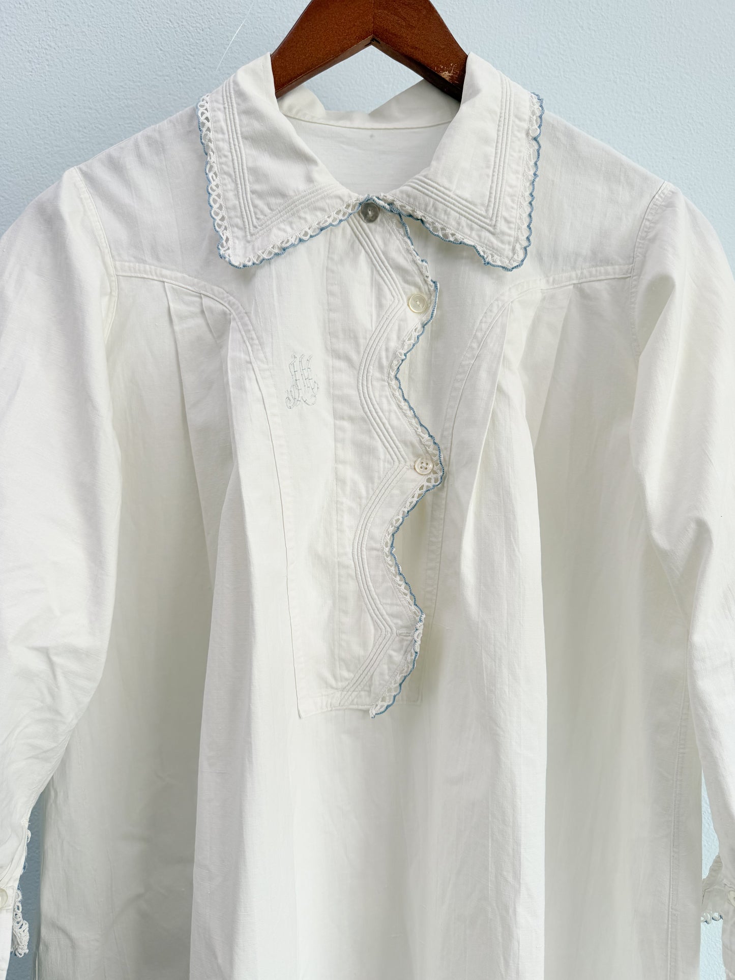 Camicia da notte antica ricamata a mano con motivi a punta e pizzo tombolo